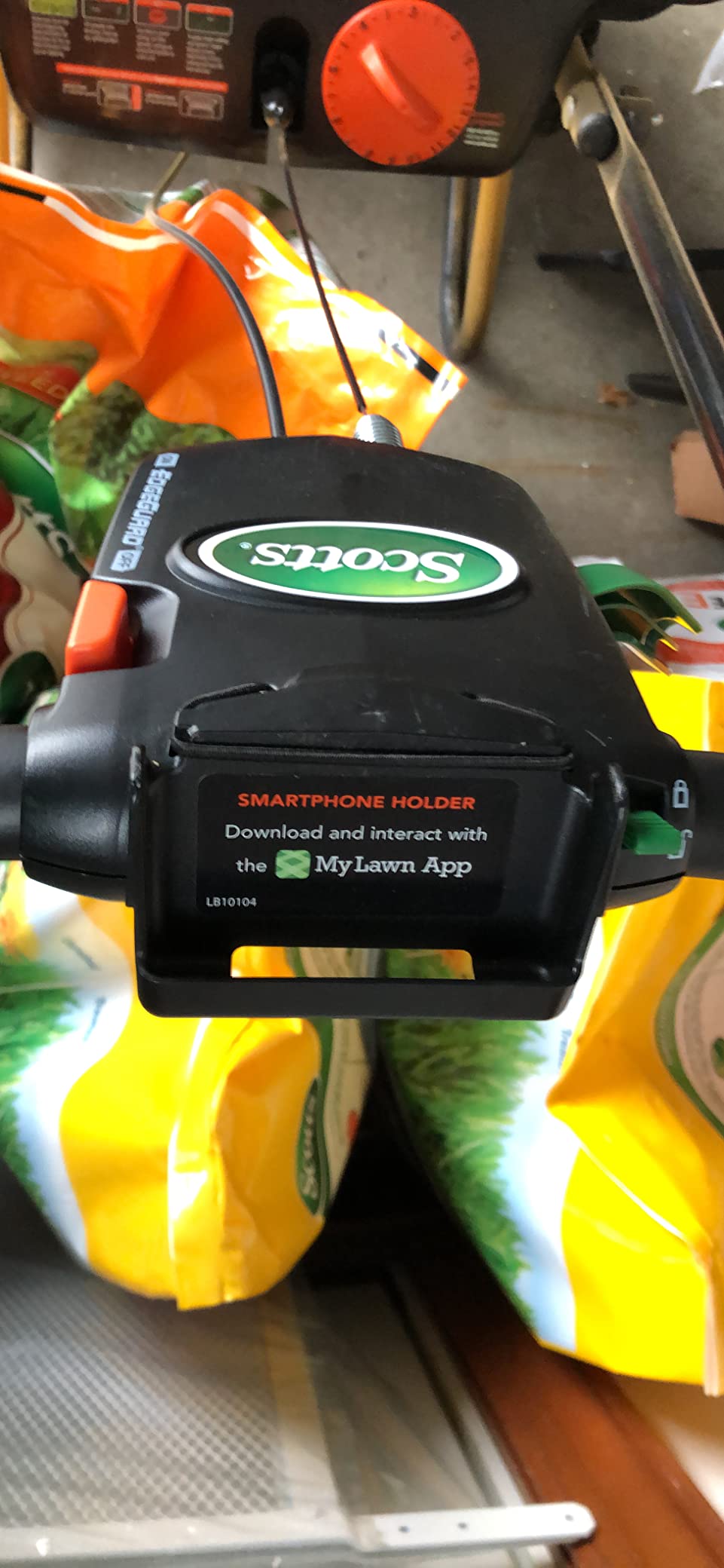 Scotts Elite Spreader - Push Broadcast Spreader for Lawn Seed, Fertilizer, and Ice Melt customer photo 2