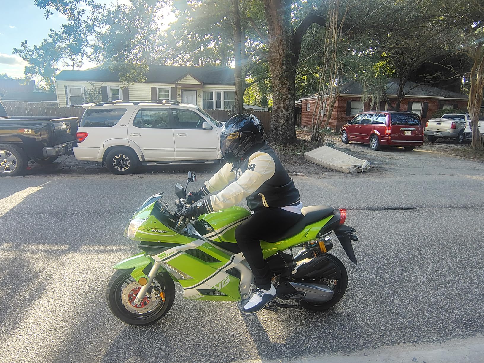 SMARTDEALSNOW Upgraded 150cc Scooter Vitacci ROMA150 Sports Bike Automatic CVT 150cc Street Scooter Bike 150cc Motorcycle Roketa Hornet 150 (Black) customer photo 1