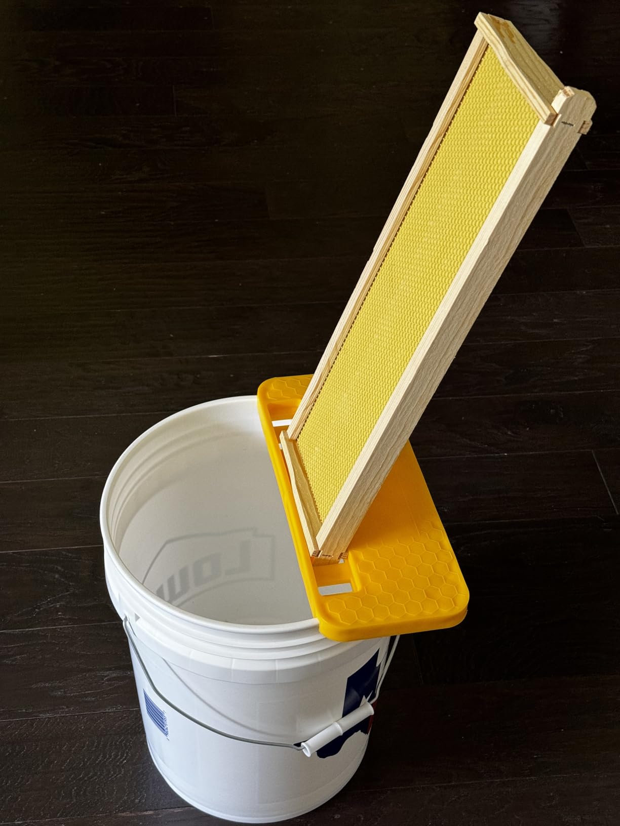 DEWIN Honey Uncapping Tool Tank Holder Honey Harvesting Equipment, Easy Clean Honey Uncapping Tank Bucket Scraper for Beekeeping Hive Frames Cleaning customer photo 1
