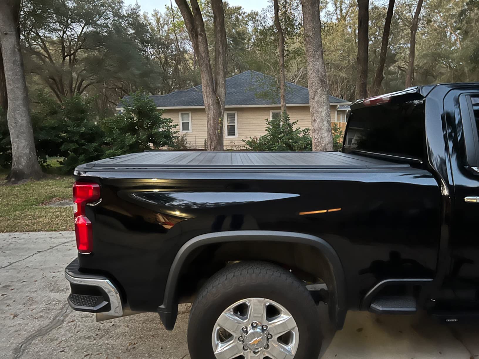 Gator Recoil Retractable Truck Bed Tonneau Cover | G30481 | Fits 2019-2025 Chevy/GMC Silverado/Sierra 1500, works w/ MultiPro/Flex tailgate (Will not fit Carbon Pro Bed) 5' 10