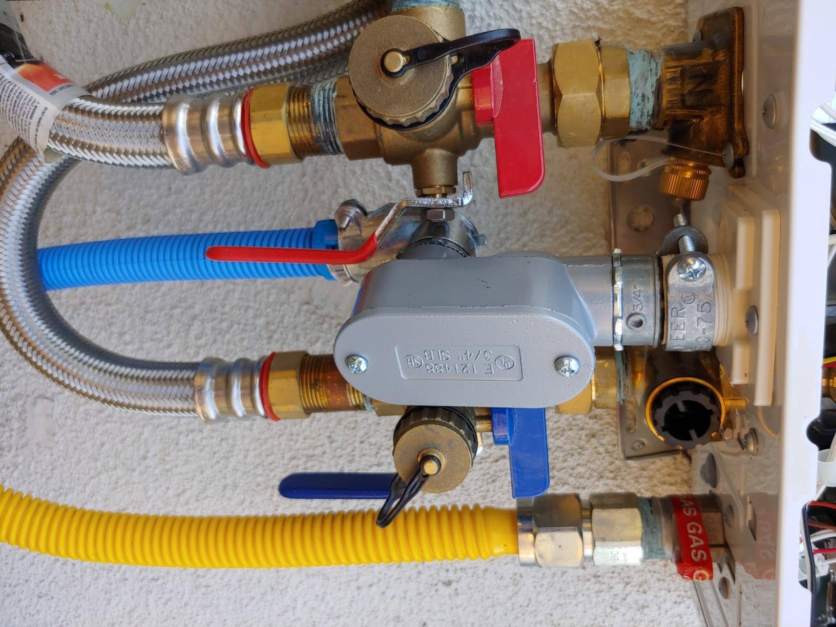 Rinnai V53DeN Natural Gas Tankless Water Heater - 5.3 GPM, Outdoor Installation customer photo 1