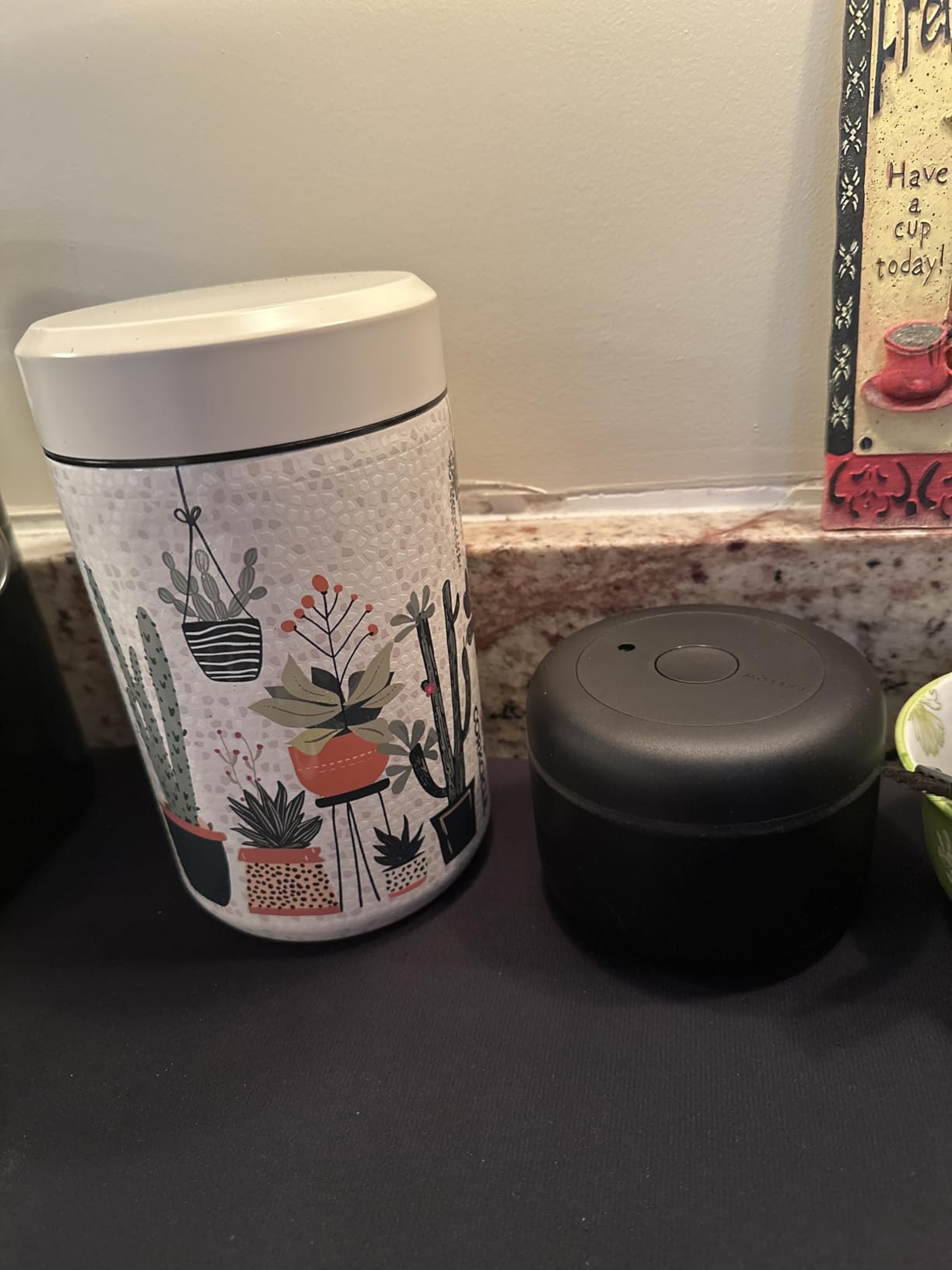 Fellow Atmos Vacuum Coffee Canister - 1.2L Stainless Steel Airtight Food Storage Container for Coffee Beans, Ground Coffee, Tea & Spices - Vacuum Seal Preserves Freshness - Matte Black customer photo 2