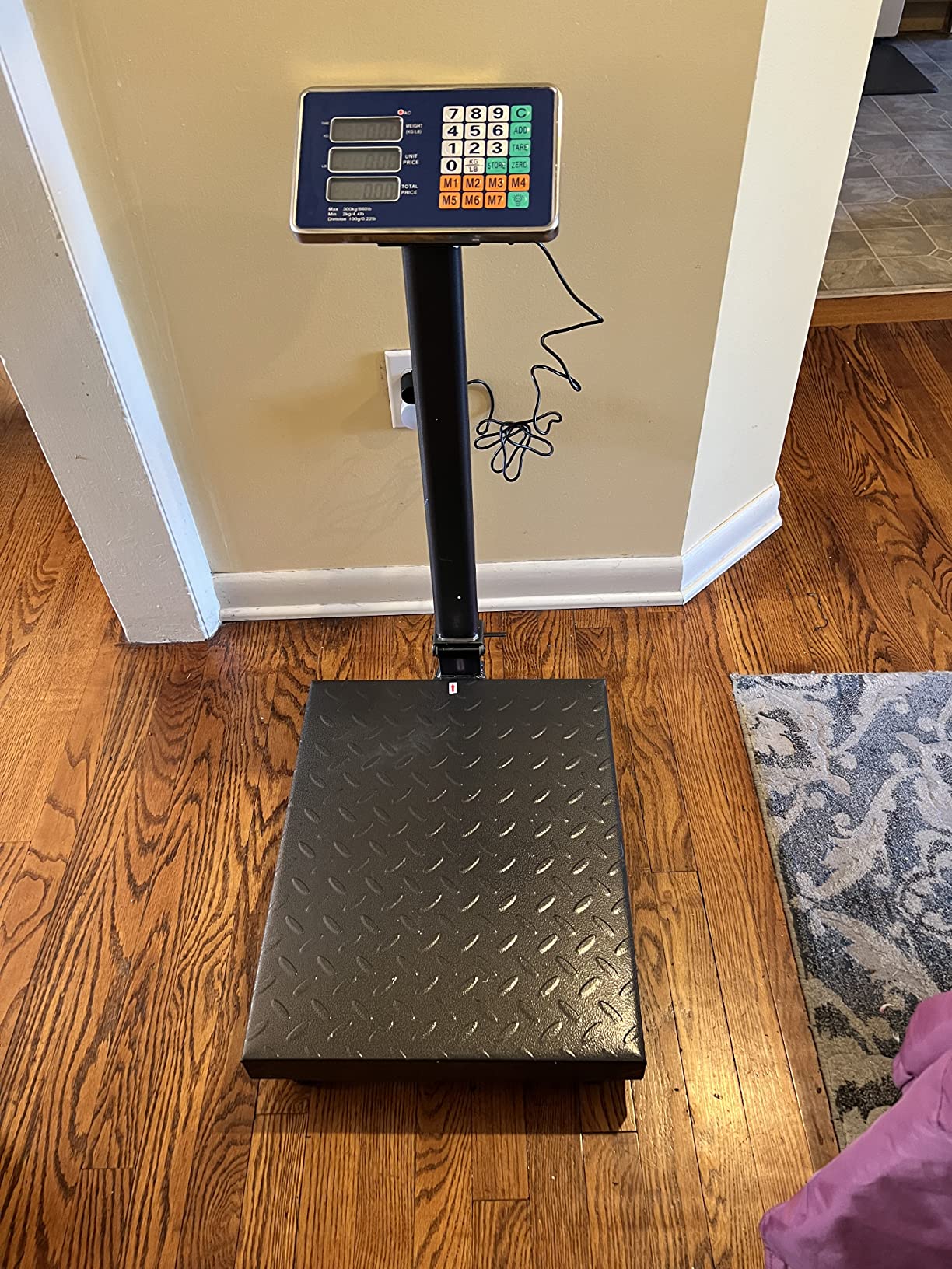 Giantex 660lbs Weight Computing Digital Scale Floor Platform Scale for Weighing Luggage Package Shipping Mailing Postal Scale with Accurate LB/KG Price Calculator, High-Definition Display (Silver) customer photo 2