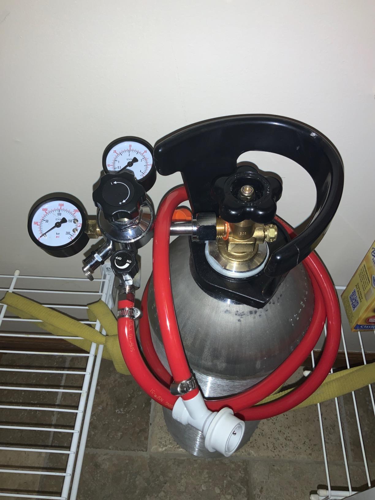 FERRODAY Dual Gauge CO2 Regulator Beer Kegerator CGA-320 Dual-Stage customer photo 1