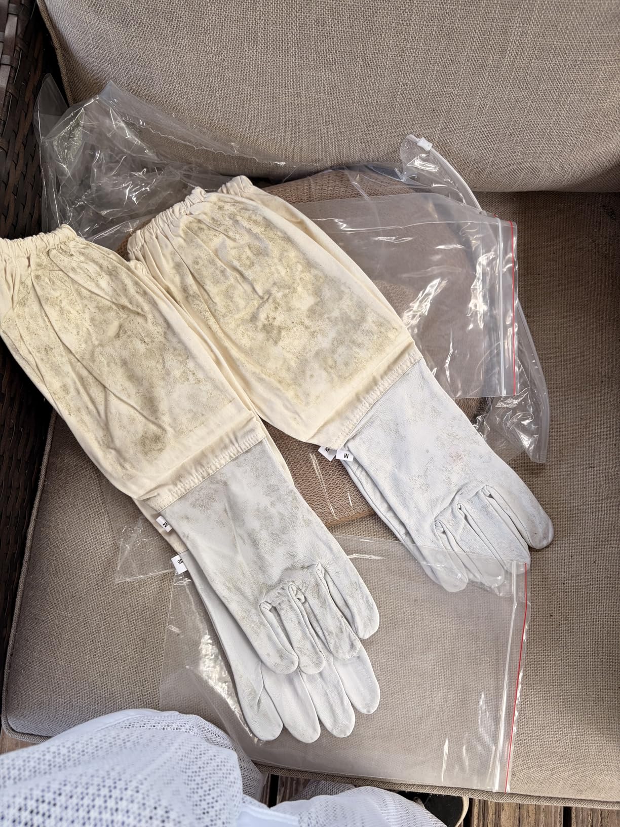 Forest Beekeeping Supply 3-Layer Ventilated Bee Suit, Beekeeper Suit Kit with Detachable Fencing Veil and Bee Gloves customer photo 2