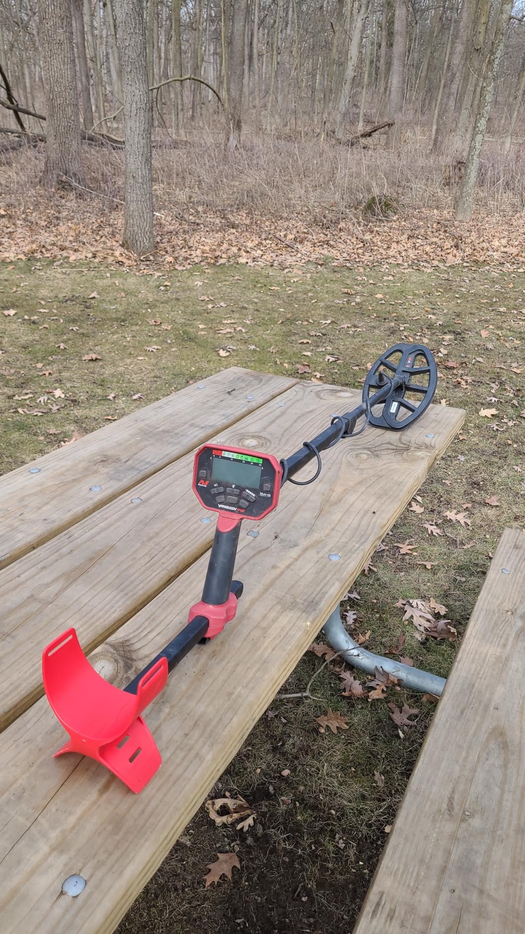 Minelab Vanquish 440 Multi-Frequency Pinpointing Metal Detector with V10 10