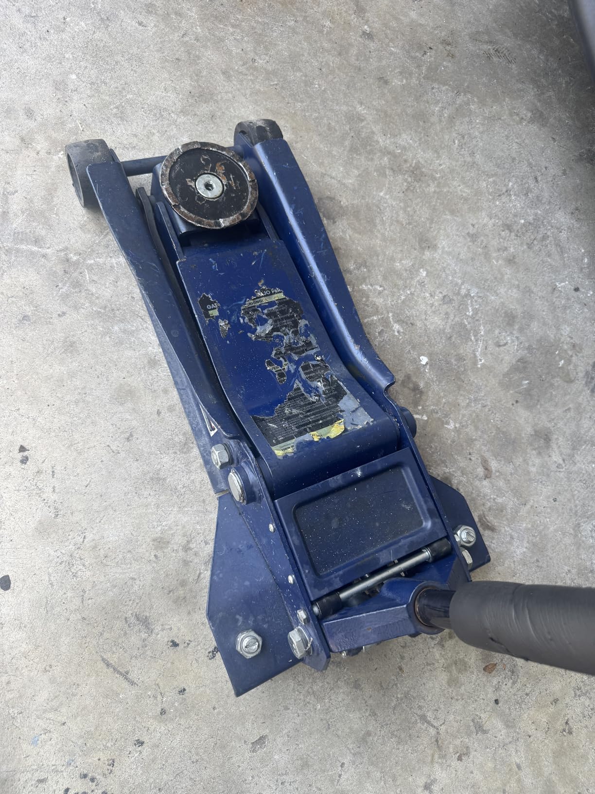 TCE AT84007U Torin Hydraulic Low Profile Service/Floor Jack with Dual Piston Quick Lift Pump, 4 Ton (8,000 lb) Capacity, Blue customer photo 1