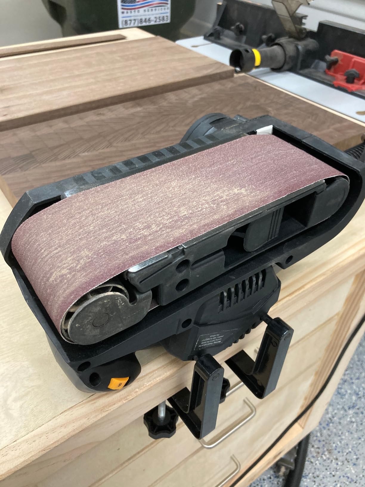Jellas 7Amp Belt Sander 3 21-Inch with Dust Bag, Bench Sander with Variable-Speed Control, 2 in 1 Vacuum Adapter, 10 Feet (3 Meters) Length Power Cord for Woodworking customer photo 1