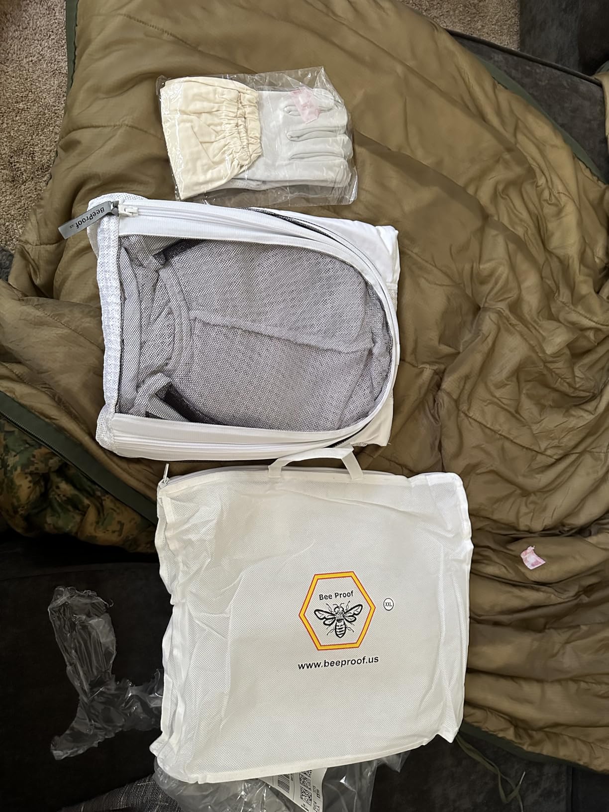 Beekeeping Jacket with Veil 3-Layer Ultra Ventilated Fencing Veil YKK Zippers Full Protection Suit Carrying Bag (BP-301-White)-L customer photo 2