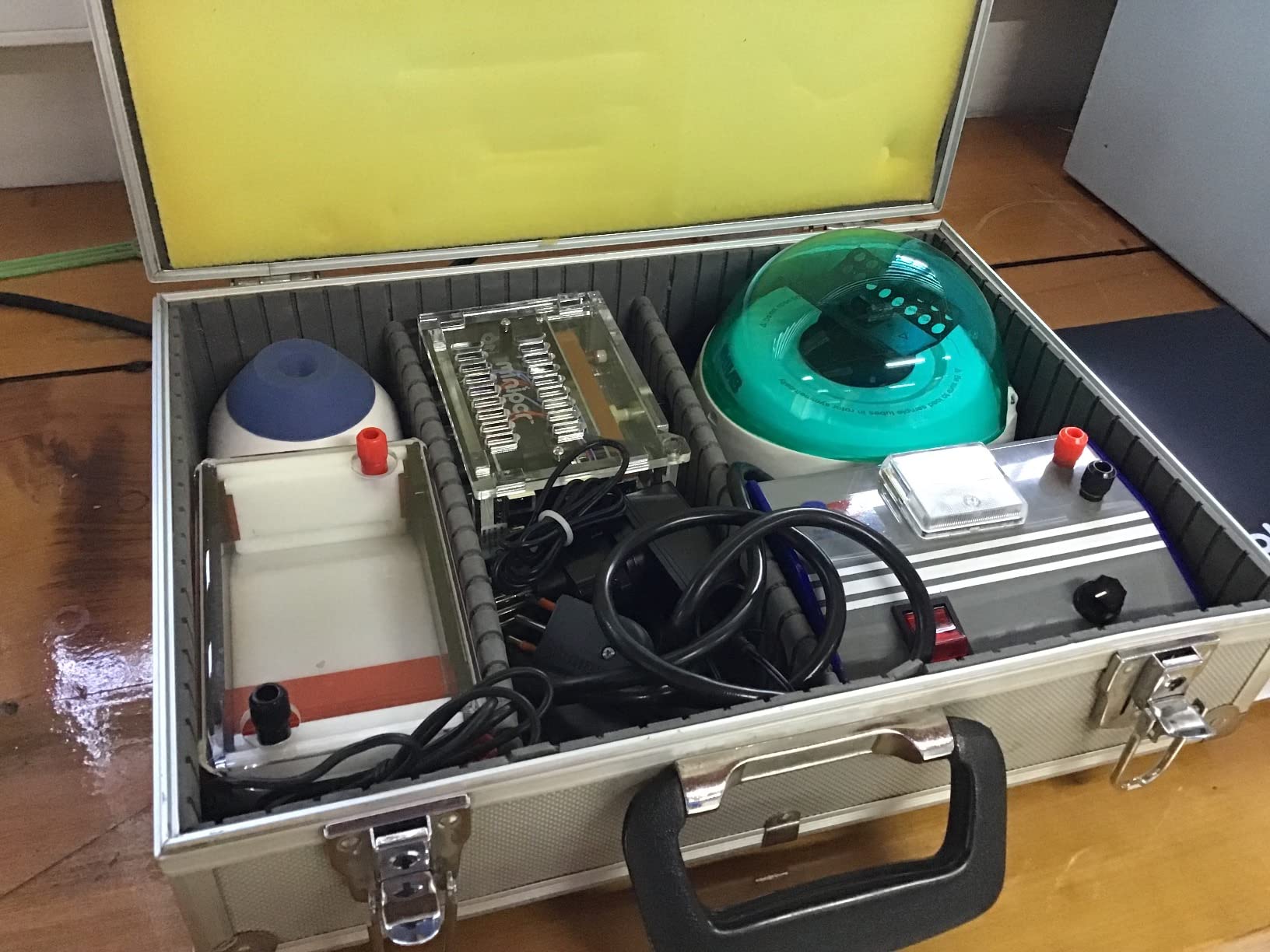 ONiLAB Scientific Mini Centrifuge 7000RPM, 2680 x g RCF, Lab Benchtop Centrifuge with 2 Rotors for 8 x 0.2/0.5/1.5/2.0ml and 0.2mLx32 PCR Strips, Low Noise 45dB, 100-240V, Blue lid (ONLY for MICROTUBES) customer photo 2