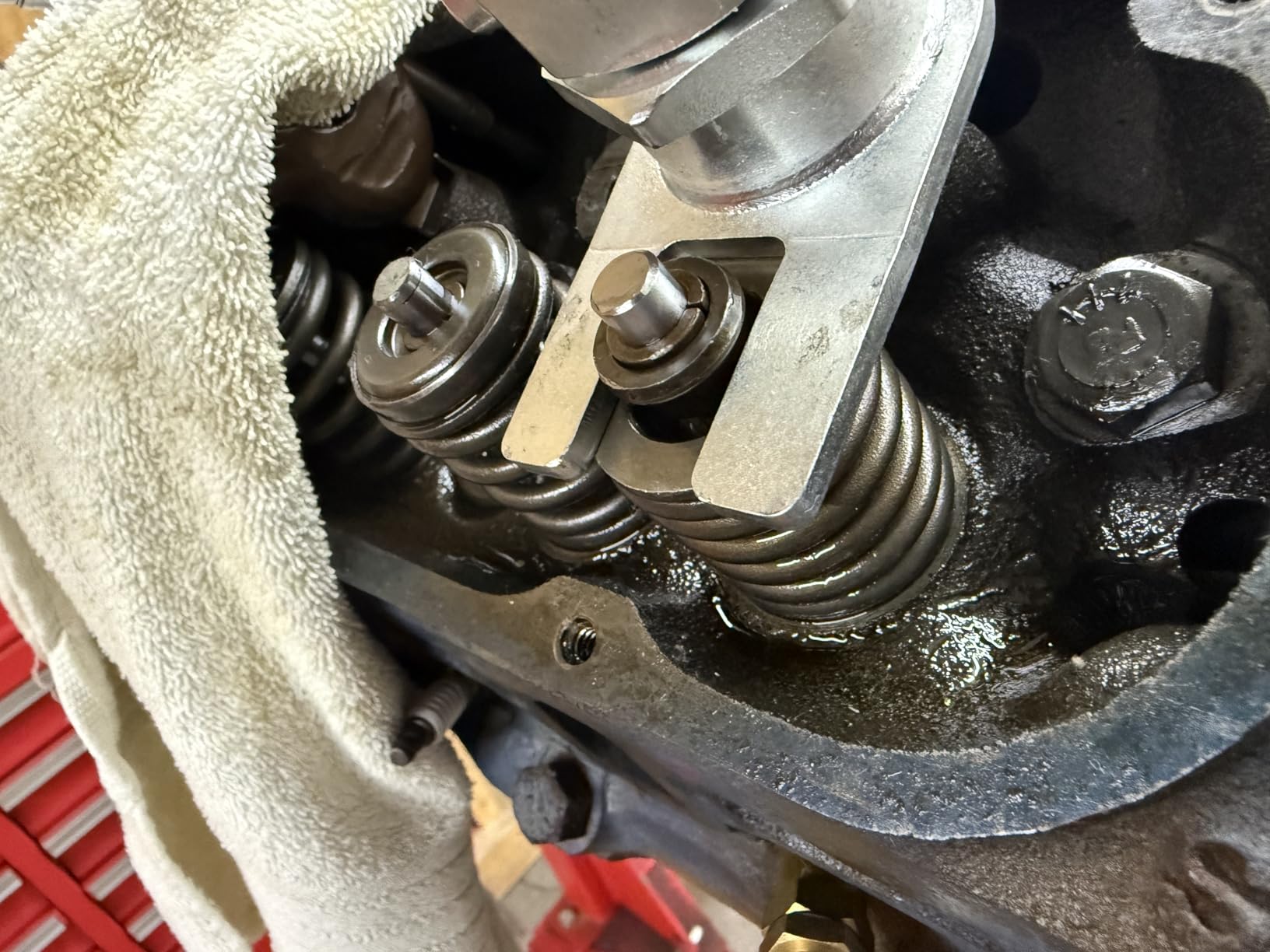 66784 Stud Mount Valve Spring Compressor Removal Tool Remove & Install Valve Springs & Retainers Fit For All 3/8