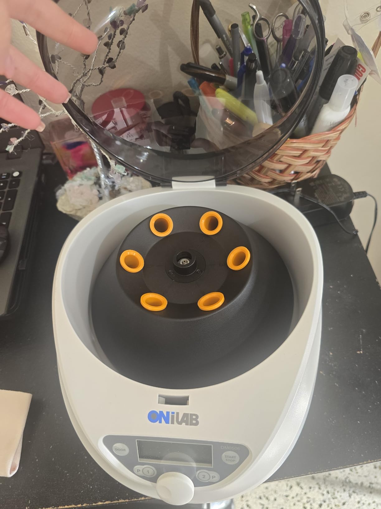 ONiLAB Lab Benchtop Centrifuge Machine 6x50mL, 6X 15mL/10mL/7mL/1.5-5ml, Digital Desktop Lab Centrifuge, Timer 30sec-99min, Speed 300-4000rpm (Max. 1800xg) customer photo 1