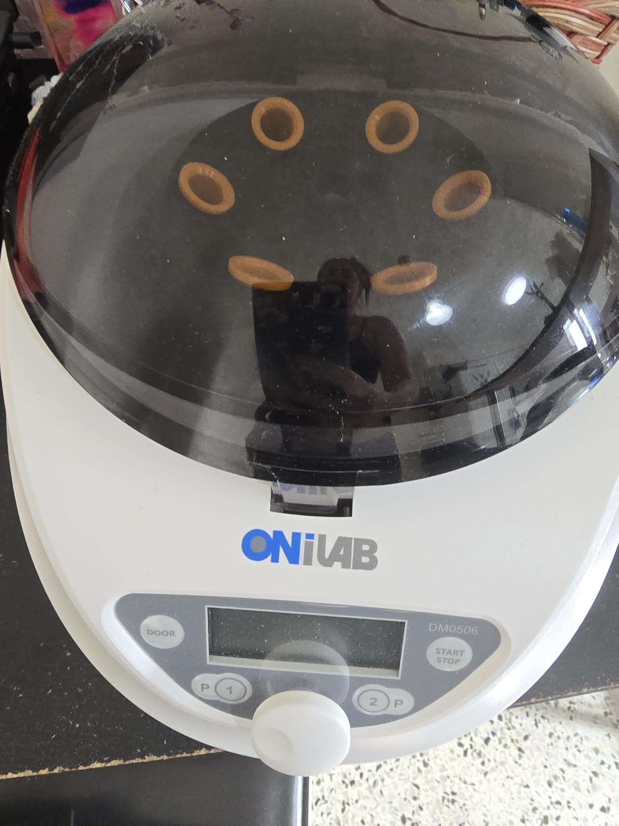 ONiLAB Lab Benchtop Centrifuge Machine 6x50mL, 6X 15mL/10mL/7mL/1.5-5ml, Digital Desktop Lab Centrifuge, Timer 30sec-99min, Speed 300-4000rpm (Max. 1800xg) customer photo 2