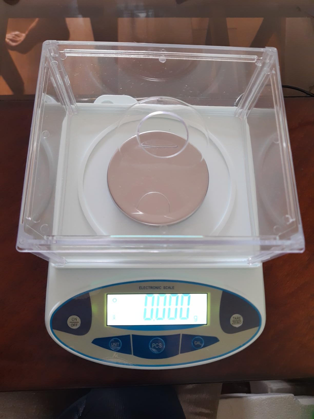 FOUR E'S SCIENTIFIC Lab Scale 500g x 0.001g Accuracy - High Precision Laboratory Analytical Balance with Windshield Digital Scientific Scale Jewelry/Kitchen Scale customer photo 1