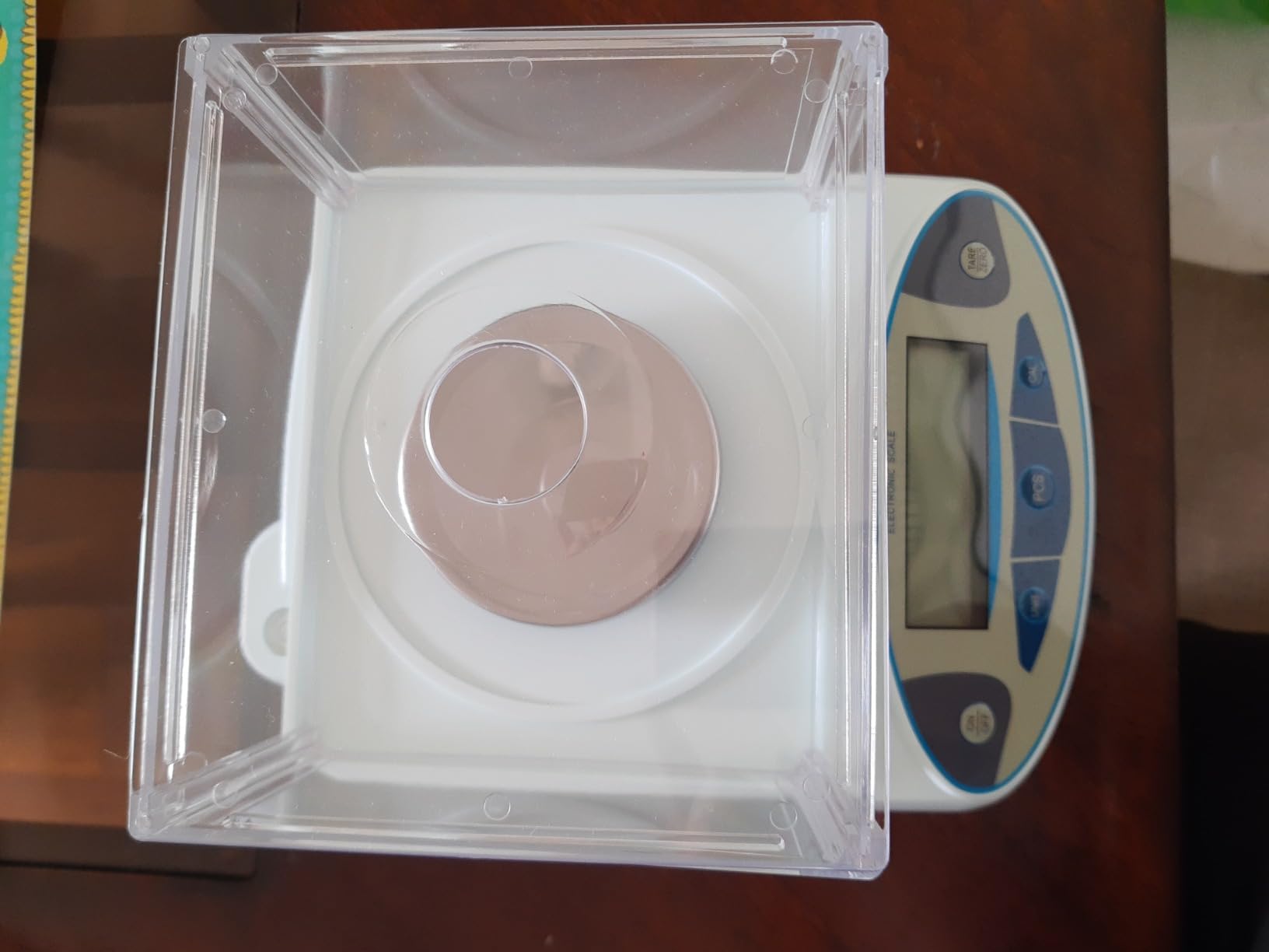 FOUR E'S SCIENTIFIC Lab Scale 500g x 0.001g Accuracy - High Precision Laboratory Analytical Balance with Windshield Digital Scientific Scale Jewelry/Kitchen Scale customer photo 2