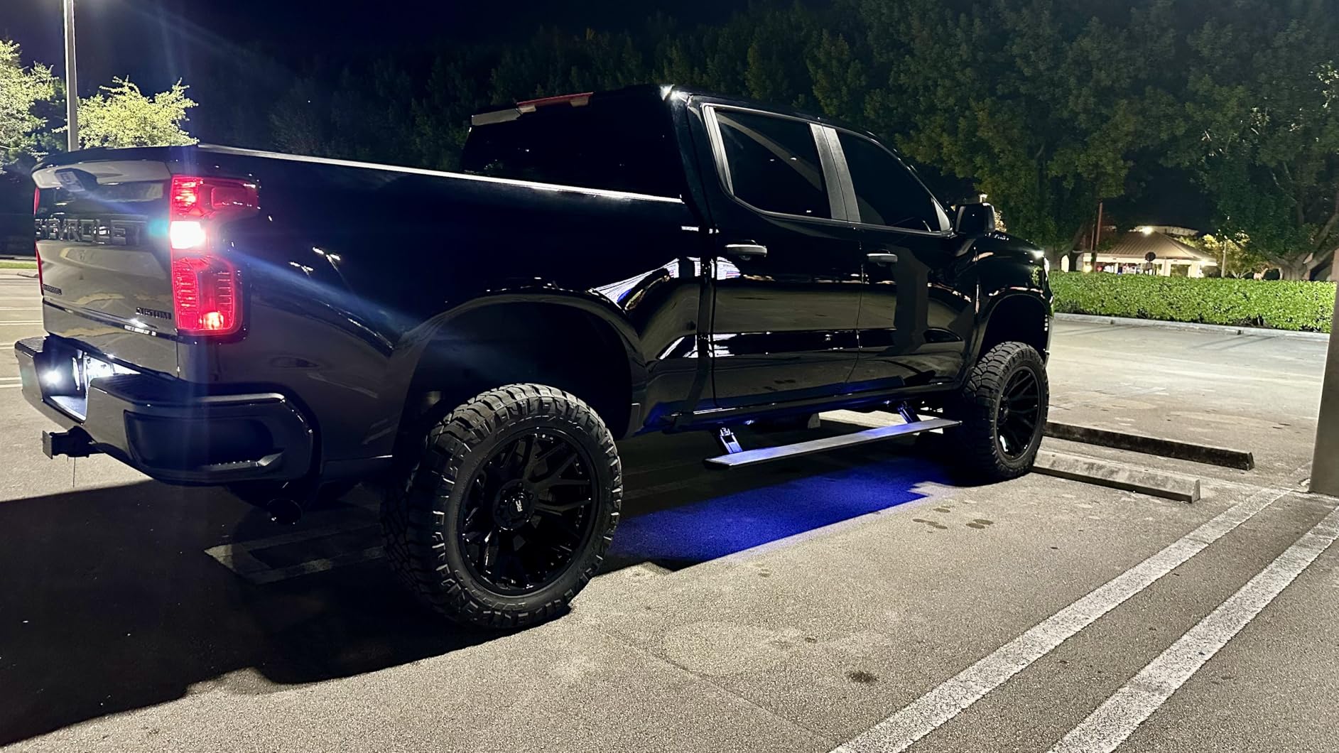 RealTruck AMP Research PowerStep Plug-N-Play - Fits 2022-2026 Chevrolet Silverado/GMC Sierra 1500/2500/3500HD | Rust Proof Aluminum Retractable Electric Steps with LED Step Lights customer photo 2
