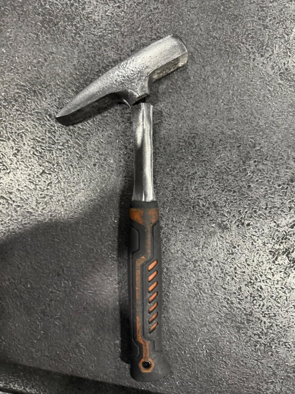 Mutt Tools 18oz Sheet Metal Hammer - Professional Tinners Hammer for Metal Shaping - Forged HVAC Hammer with Ergonomic Handle for Duct Work & Sheet Metal Projects customer photo 1