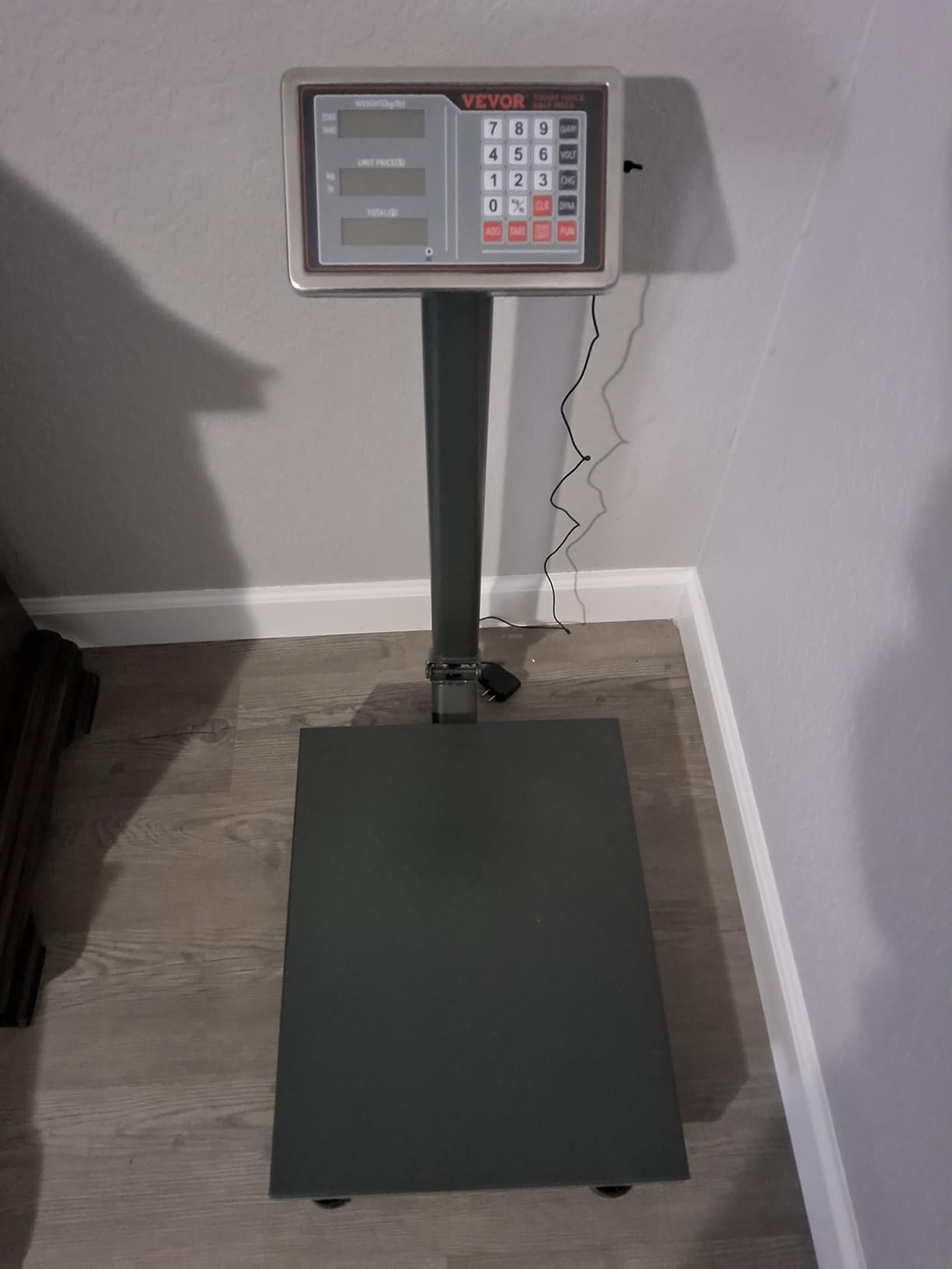 VEVOR Computing Digital Platform Scale, 660 lbs Load, 0.1 lbs Accuracy Computing Floor Scale with LB/KG, Tare, Price Calculator, Stainless Steel High-Definition Display customer photo 1