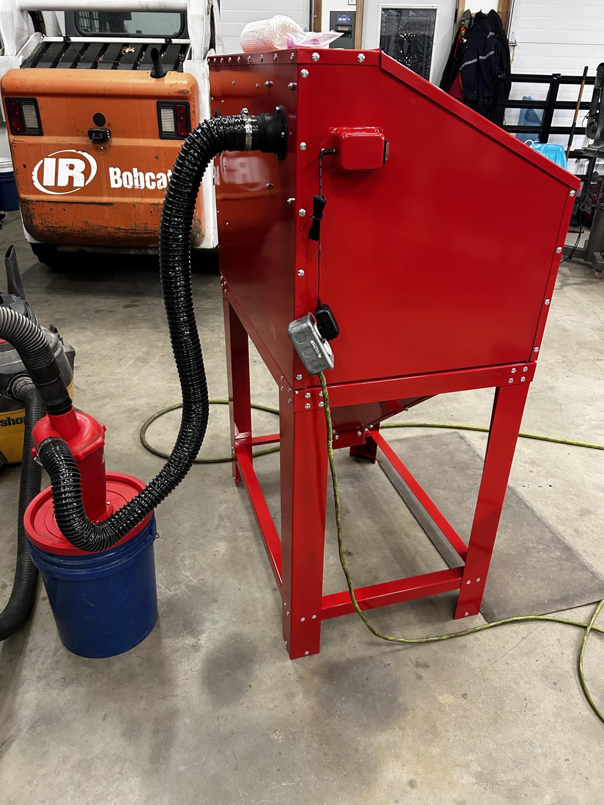 40 Gallon Bench Top Air Sandblasting, Heavy Duty Steel Cabinet Sandblaster Abrasive Blast with Gun and 4 x Nozzles Air Compressor Delivery 60-125PSI/6-25CFM for Rust Removal, Stain, Paint customer photo 1