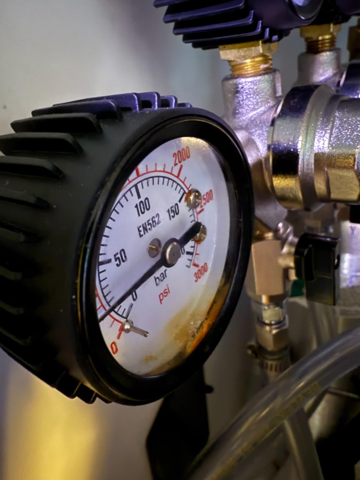 MRbrew Keg CO2 Regulator Dual Output, CGA-320 with Quick Disconnect Threaded End Fitting customer photo 1