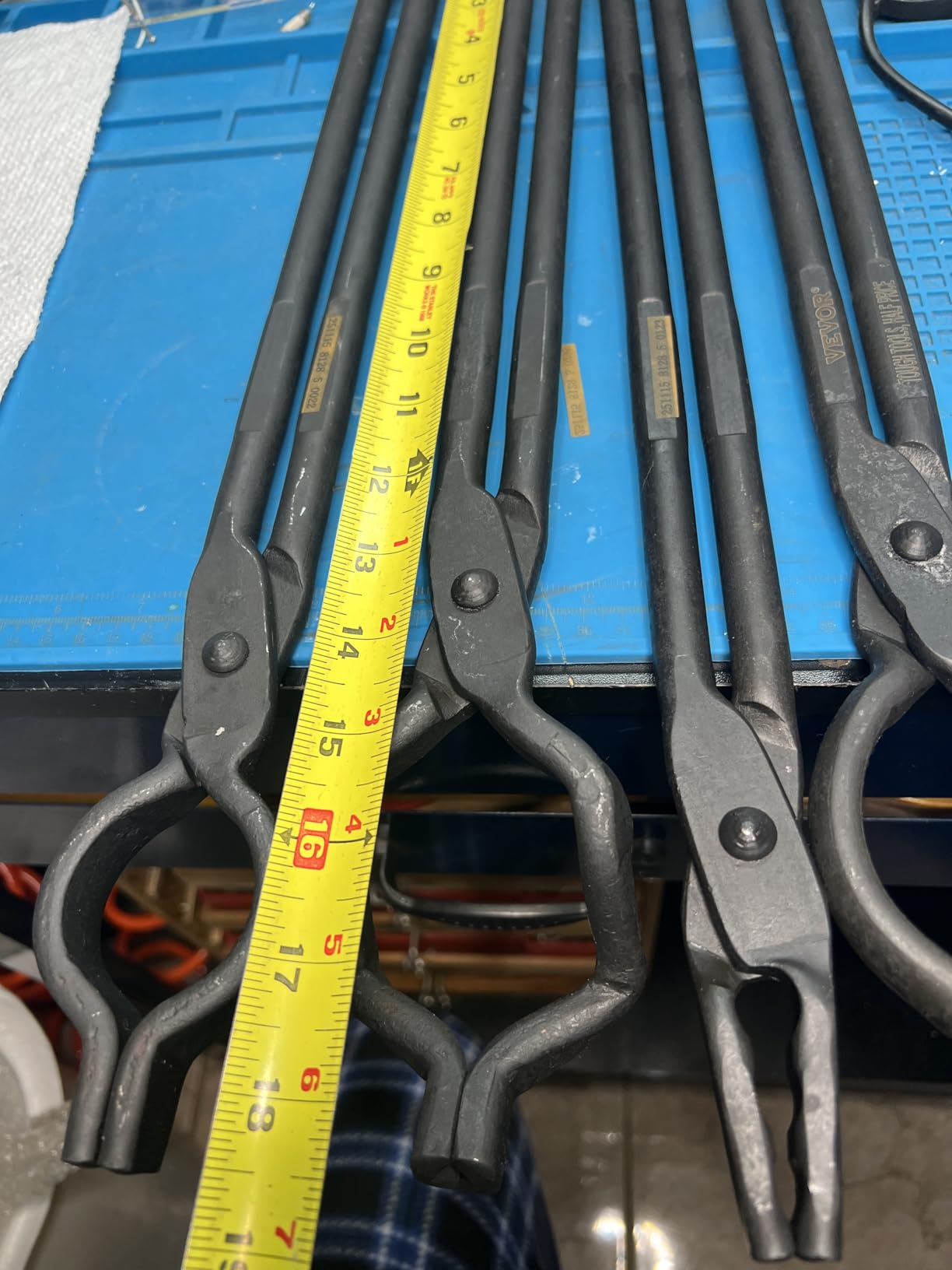VEVOR Blacksmith Tongs, 4 PCS: V-Bit Bolt, Wolf Jaw, Z V-Bit & Gripping - A3 Carbon Steel, 18