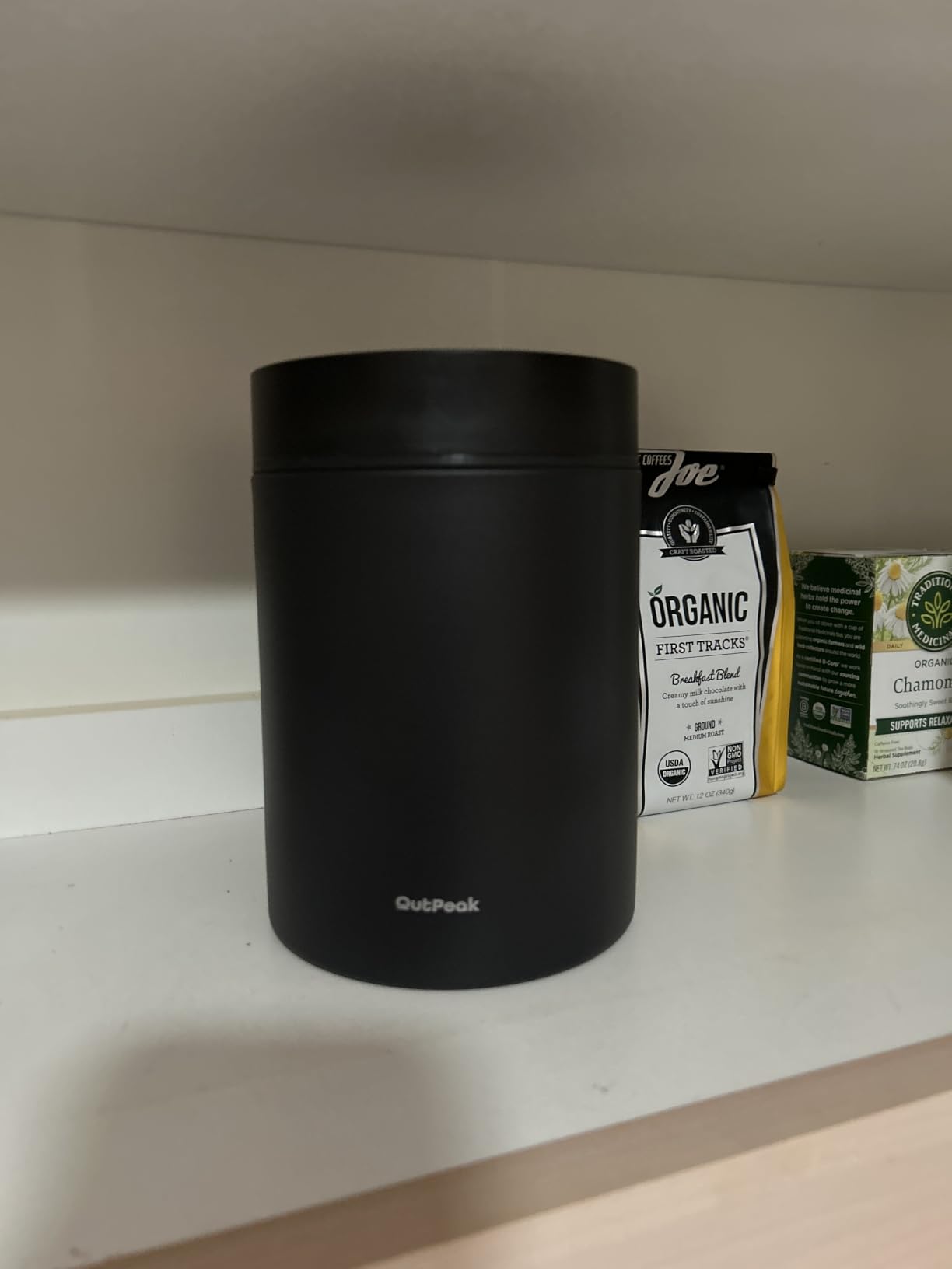 OUTPEAK 2025 Kilo Auto Vacuum Coffee Canister, 1.8L for 21.2oz Coffee Beans, One-Button Operation, Stainless Steel Container with Scoop, Fresh 6-Month Storage Container (Barista Champion's Choice) customer photo 1
