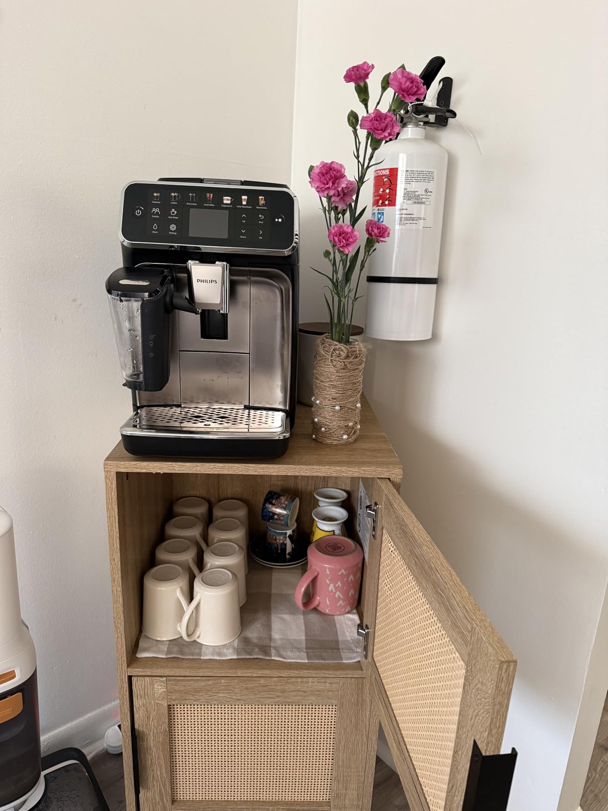 Philips 4400 Series Fully Automatic Espresso Machine, LatteGo Milk System, Integrated Grinder, 12 Hot & Iced Coffee Pre-Sets, SilentBrew, 15-Bar Pressure, Black Chrome (EP4444/90) customer photo 1