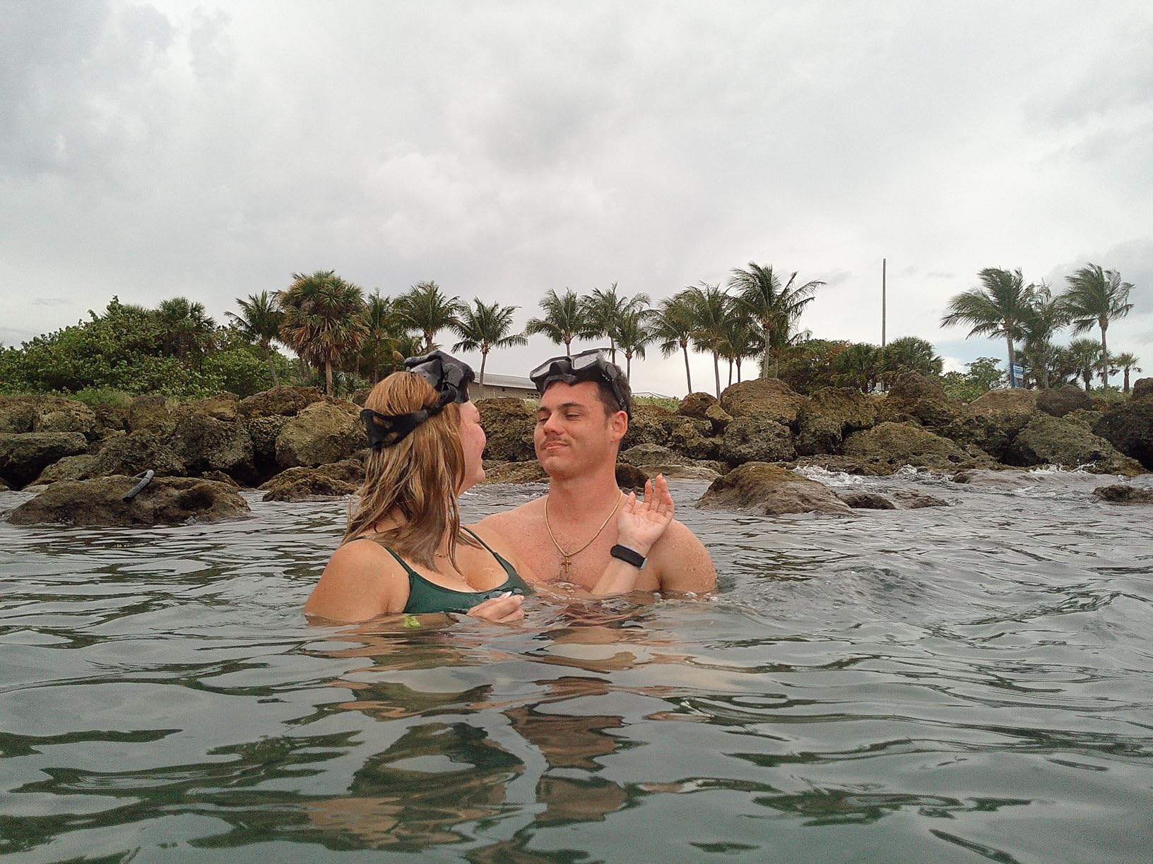 Underwater Camera 4K 48MP Autofocus Selfie Dual Screen Waterproof Camera with Floating Strap and 32GB Card, 17FT Compact Waterproof Digital Camera, Fill Light Underwater Camera for Snorkeling customer photo 2