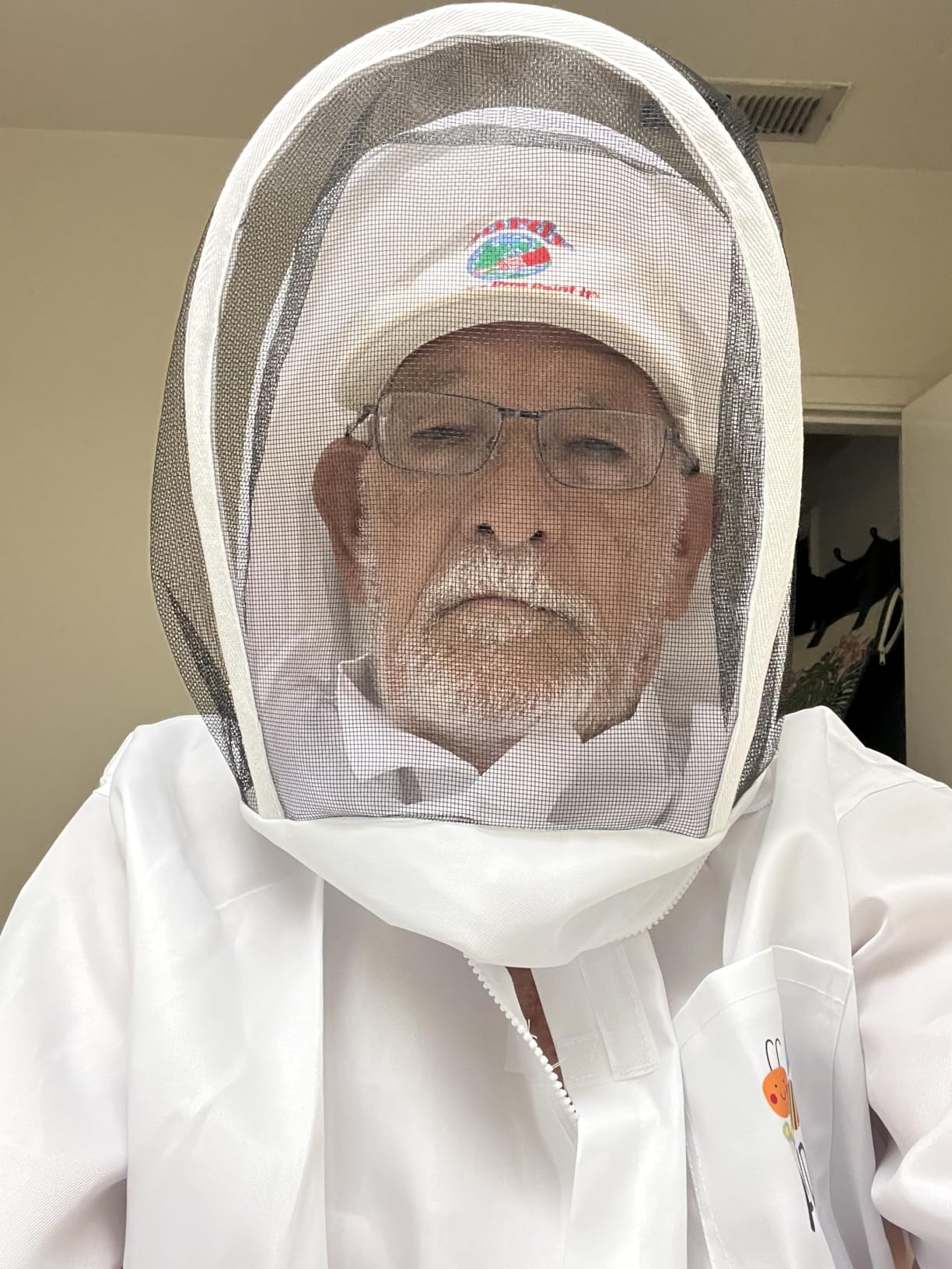 Bee Jacket with Veil - Beekeeping Jacket for Men Women Smock with Veil, Sting Proof Professional Bee Suit with Beekeeping Sheepskin Gloves (M) customer photo 1