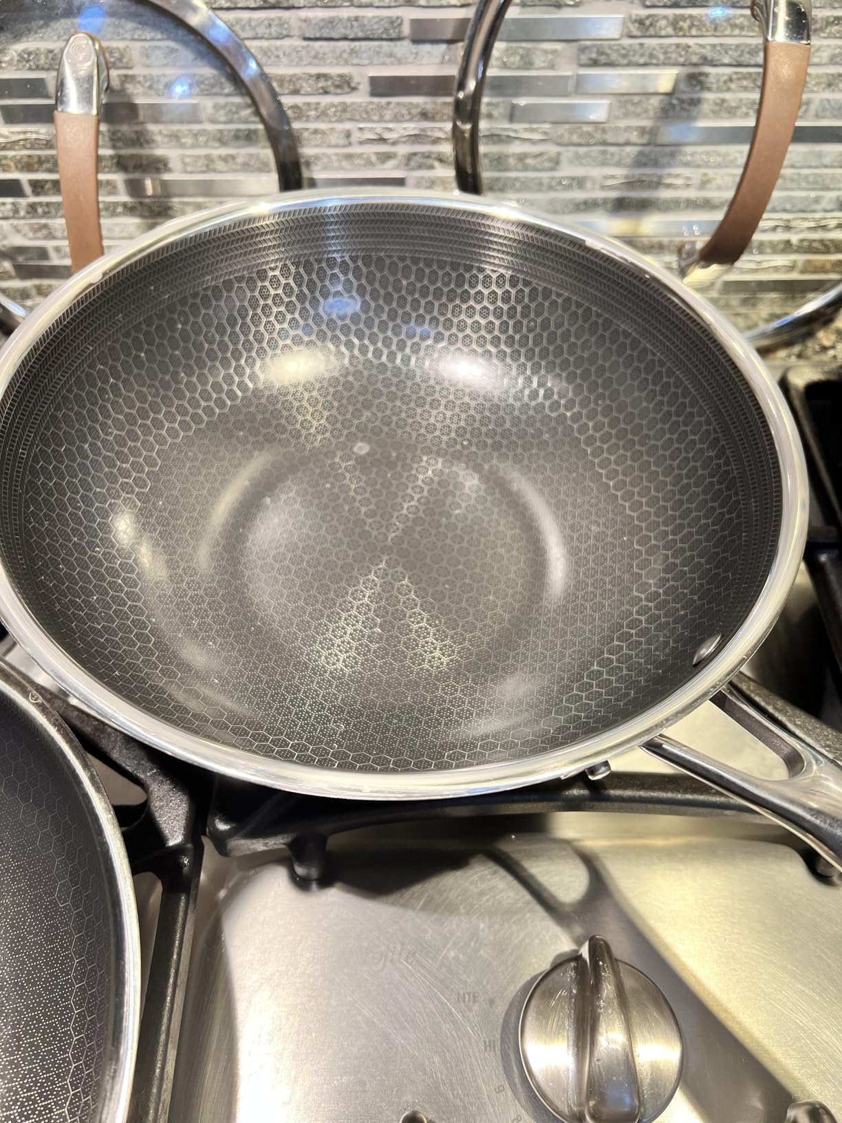 HexClad Hybrid Nonstick 12-Quart Stockpot with Tempered Glass Lid, Stay-Cool Handles, Dishwasher-Friendly, Oven-Safe Up to 900F, Induction Ready, Compatible with All Cooktops customer photo 1