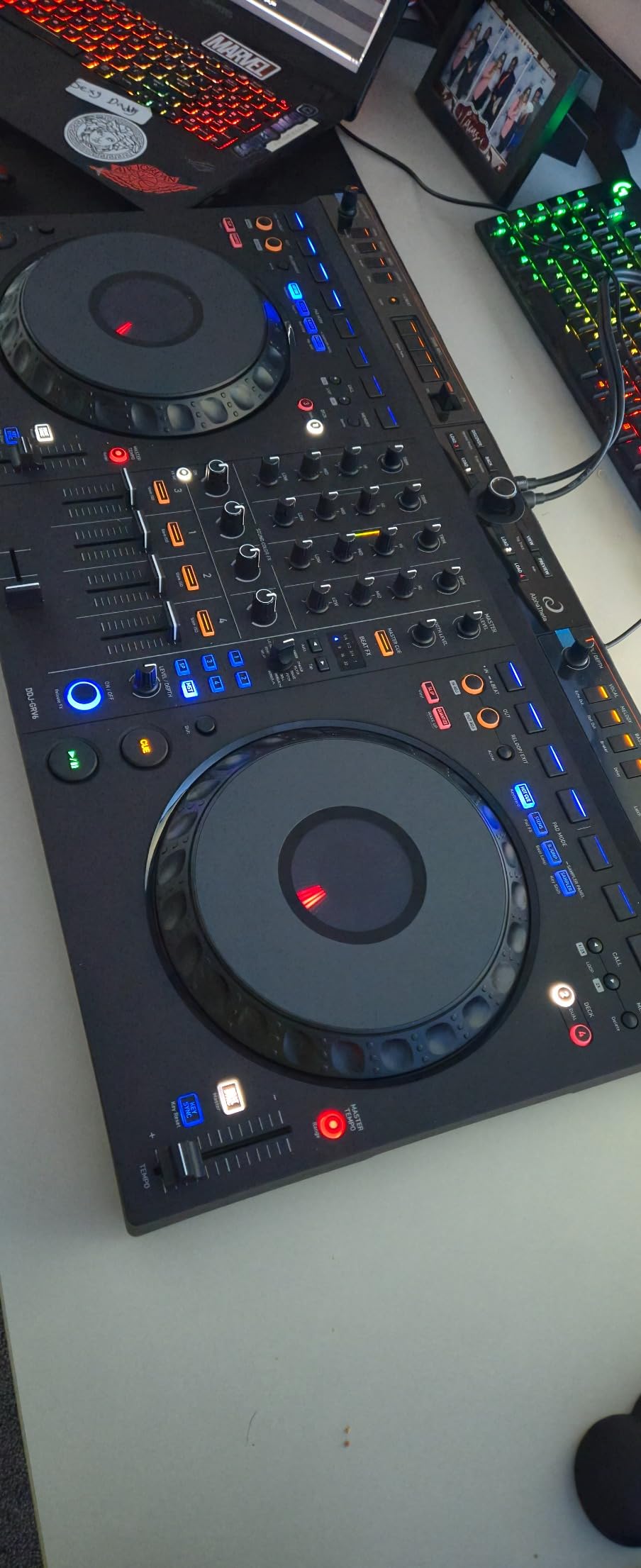 AlphaTheta DDJ-GRV6 4-Channel DJ Controller - Groove Circuit Live Remixing, Club-Standard Layout, Full-Size Jog Wheels, rekordbox & Serato DJ Pro Compatible customer photo 2