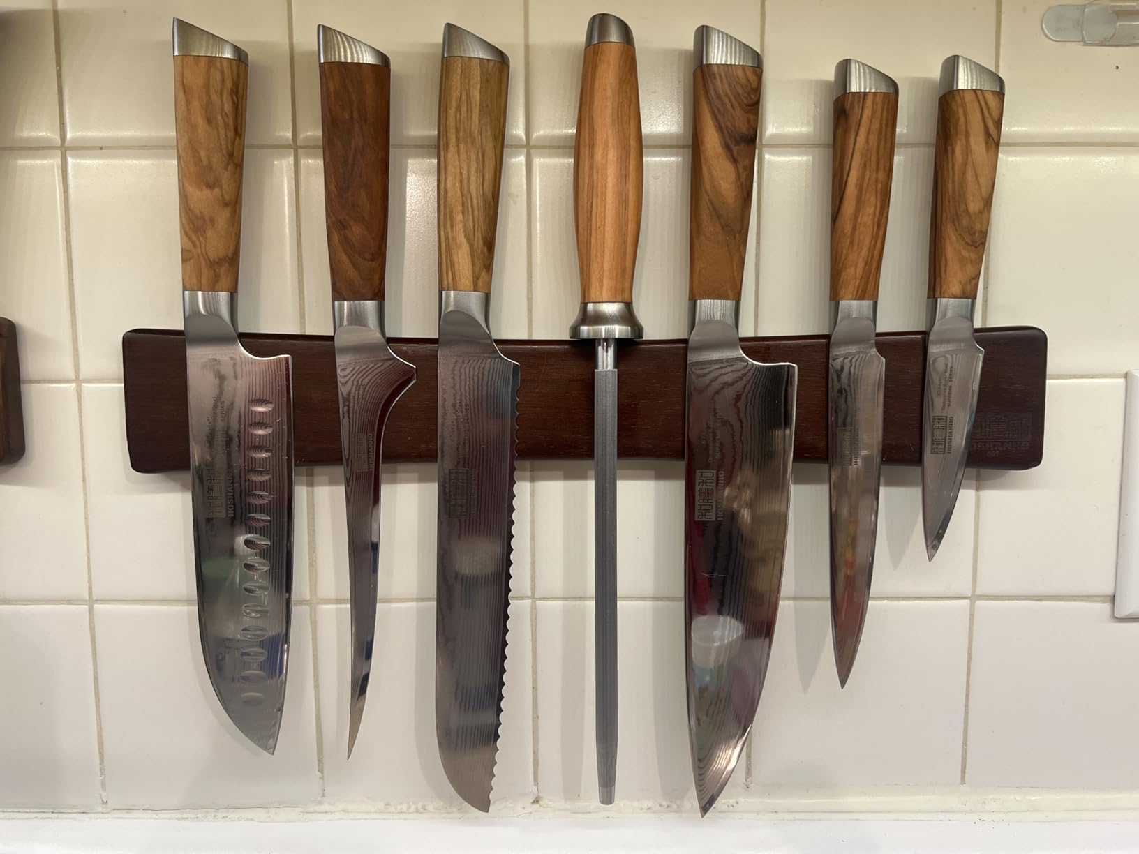 HOSHANHO 5 Pieces Kitchen Knife Sets, Ultra Sharp Professional Damascus Super Steel Chef Knives Sets with Ergonomic Olive Wood Handle, Including Chef, Bread, Santoku, Utility & Paring Knives customer photo 1