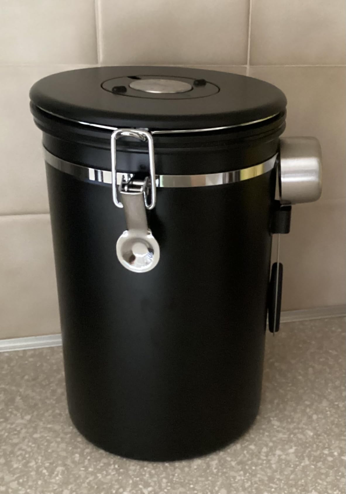 Veken Coffee Canister, 39OZ Large, Airtight Stainless Steel Food Storage Container for 2.2lbs Coffee Beans,Ground,Sugar,Espresso,Rice,Tea,Flour,Pod Baskets,Kitchen Bar Accessories,Lids,Jars,Gifts,Gray customer photo 1