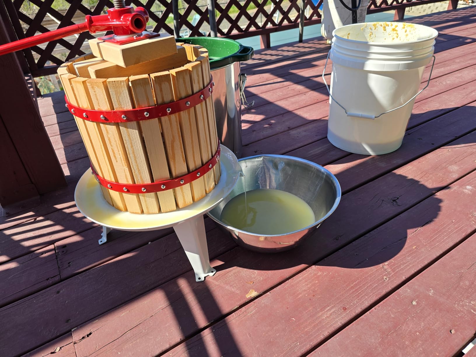 VEVOR 3.2 Gal/12L Fruit Wine Press, Solid Wood Basket with 8 Blocks, Heavy Duty Manual Juice Maker, Cider Apple Grape Tincture Honey Olive Oil Making Press with Handle customer photo 1