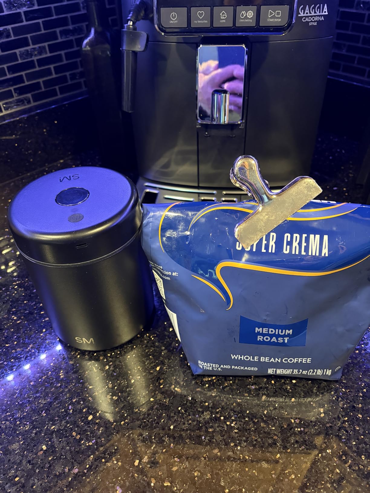 Simple Modern Delta Coffee Canister | Airtight Vacuum Seal with Auto-Reseal Technology | Ceramic Lined Stainless Steel Container for Coffee Grounds, Beans, Tea | 1.1L, Midnight Black customer photo 1