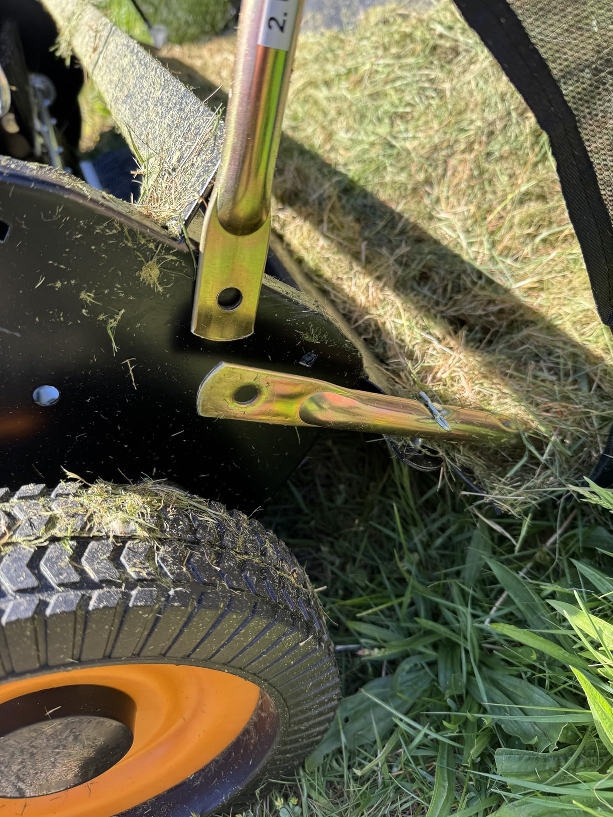 44 Inch Tow Behind Lawn Sweeper, 26 cu. ft. Large Pull Behind Grass Sweeper Heavy Duty Leaf & Grass Collector with Dumping Rope Design customer photo 1