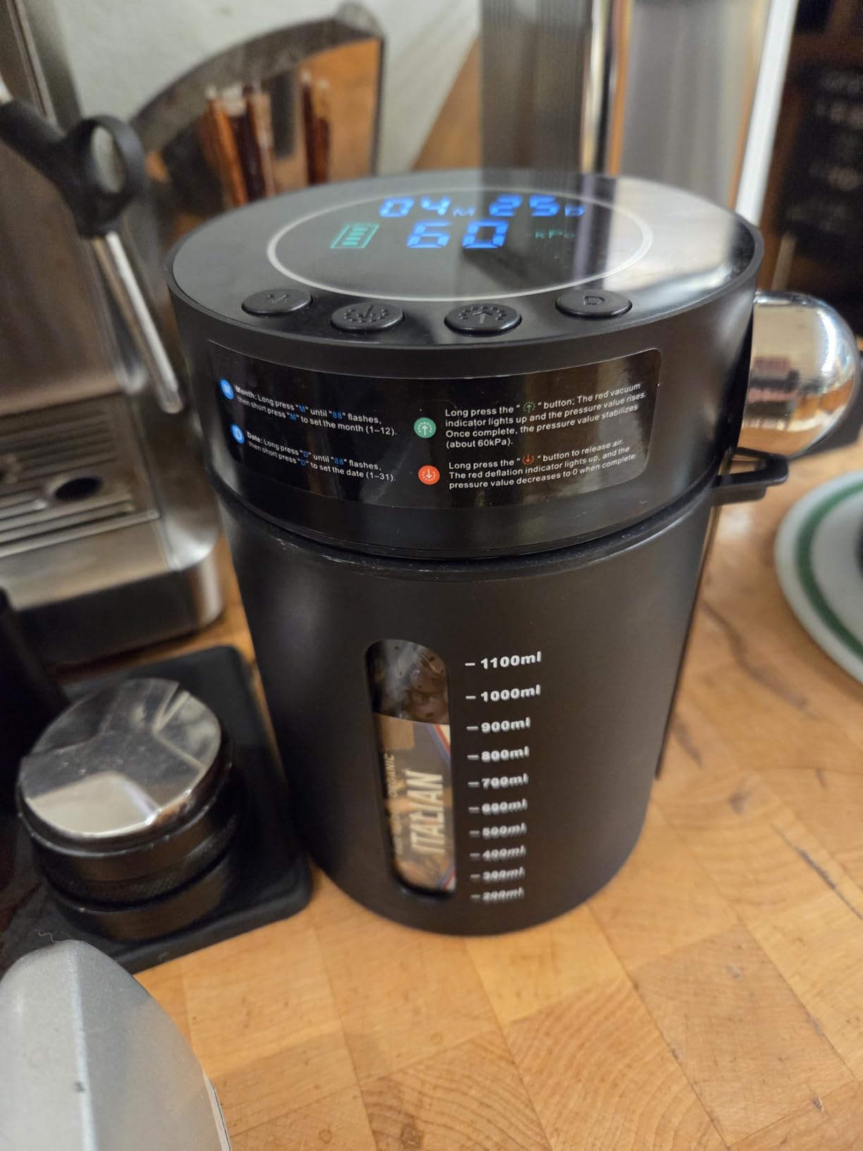 Automatic Vacuum Coffee Canister, 1.3L Coffee Container with Smart Pressure Sensor, LED Display, Window, Scoop Rechargeable Airtight Electric Coffee Bean Storage customer photo 1