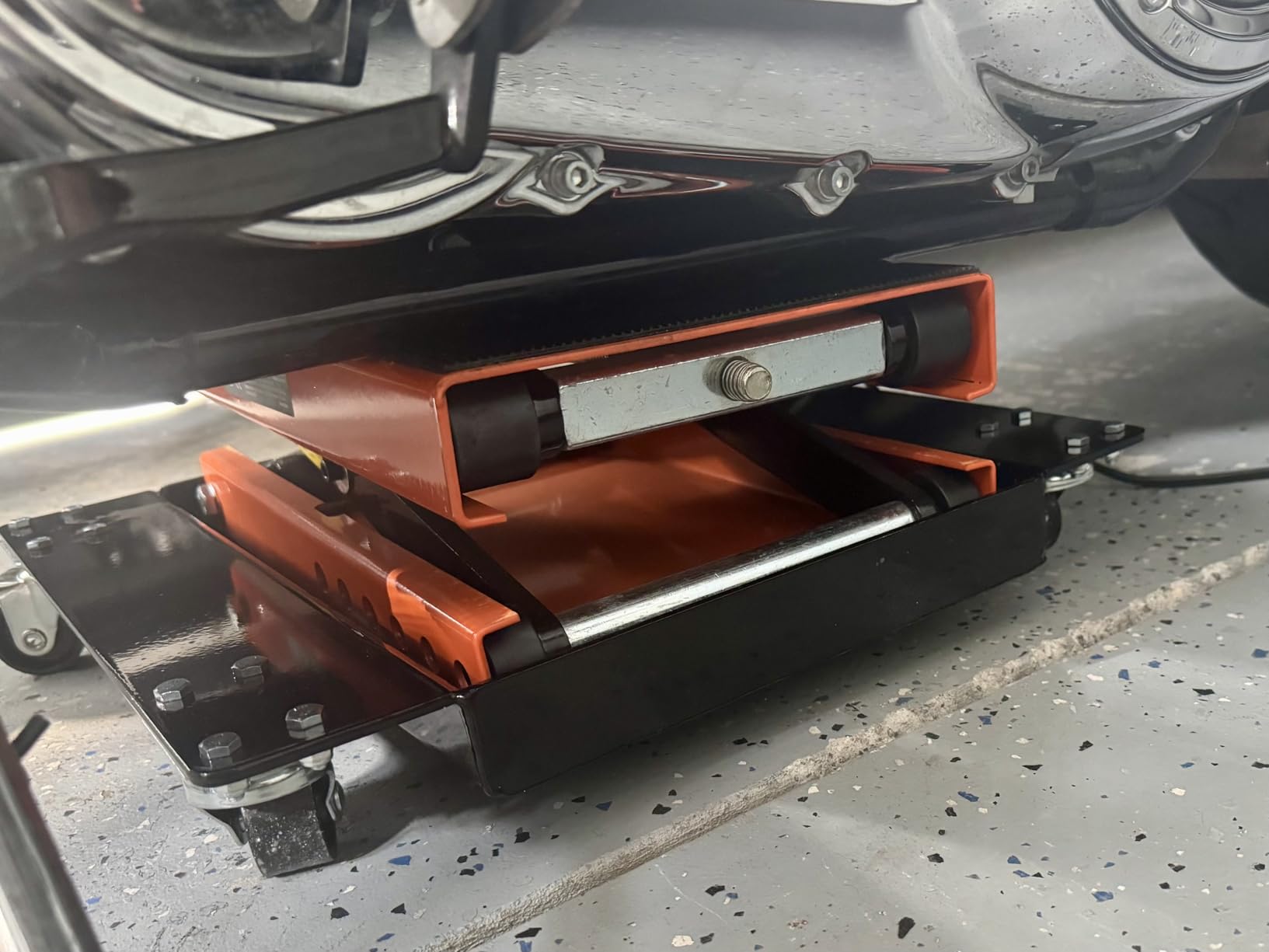 VEVOR Hydraulic Motorcycle Lift Jack, 1100 lbs Capacity, Scissor Lift Jack Portable Motorcycle Hoist Stand with 6 Wheels, 4.72