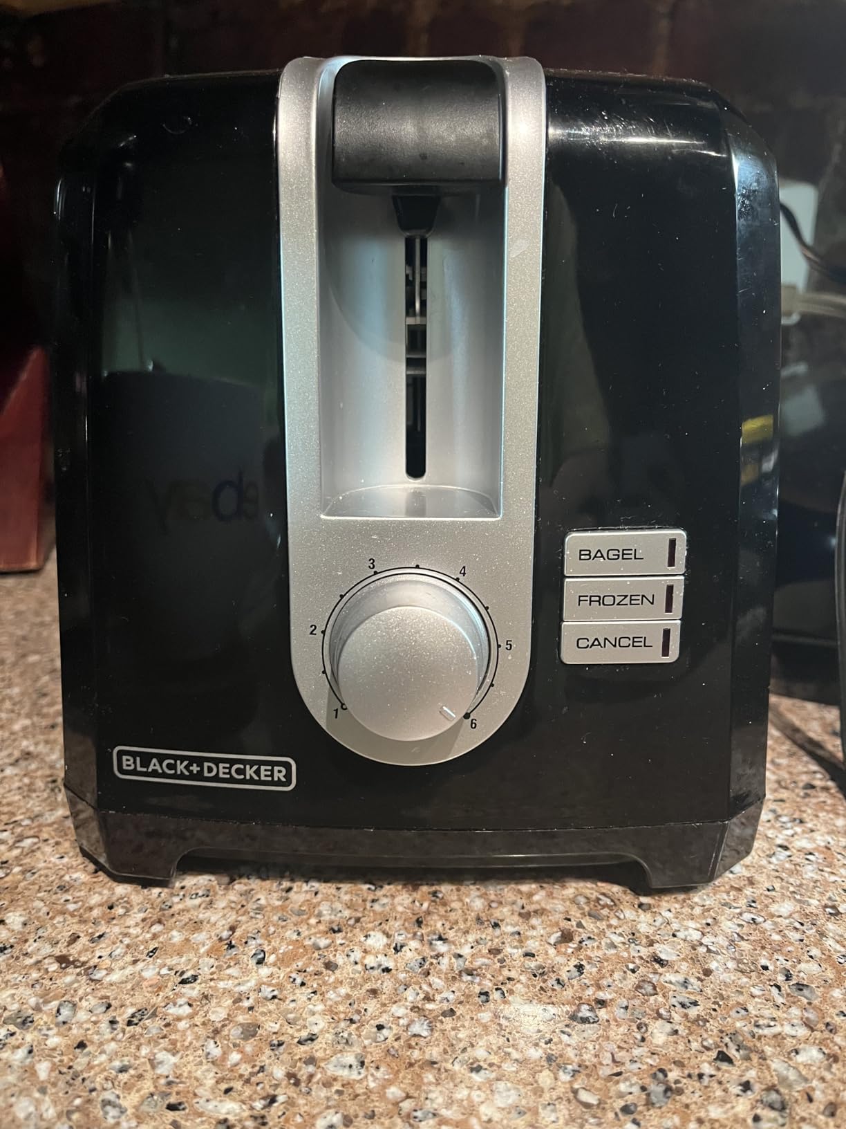 BLACK+DECKER 2-Slice Toaster, Extra Wide Slots for Bagels & Thick Bread, 6 Browning Settings, Removable Crumb Tray, Cancel Button, 850W, Black customer photo 2