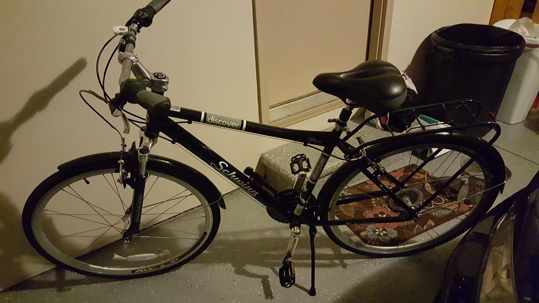 Schwinn Discover Hybrid Bike, 700c Wheels, Aluminum Hybrid Frame, Suspension Fork, Sweep Back Riser Bar, 21-Speed, fenders, rear cargo rack customer photo 1