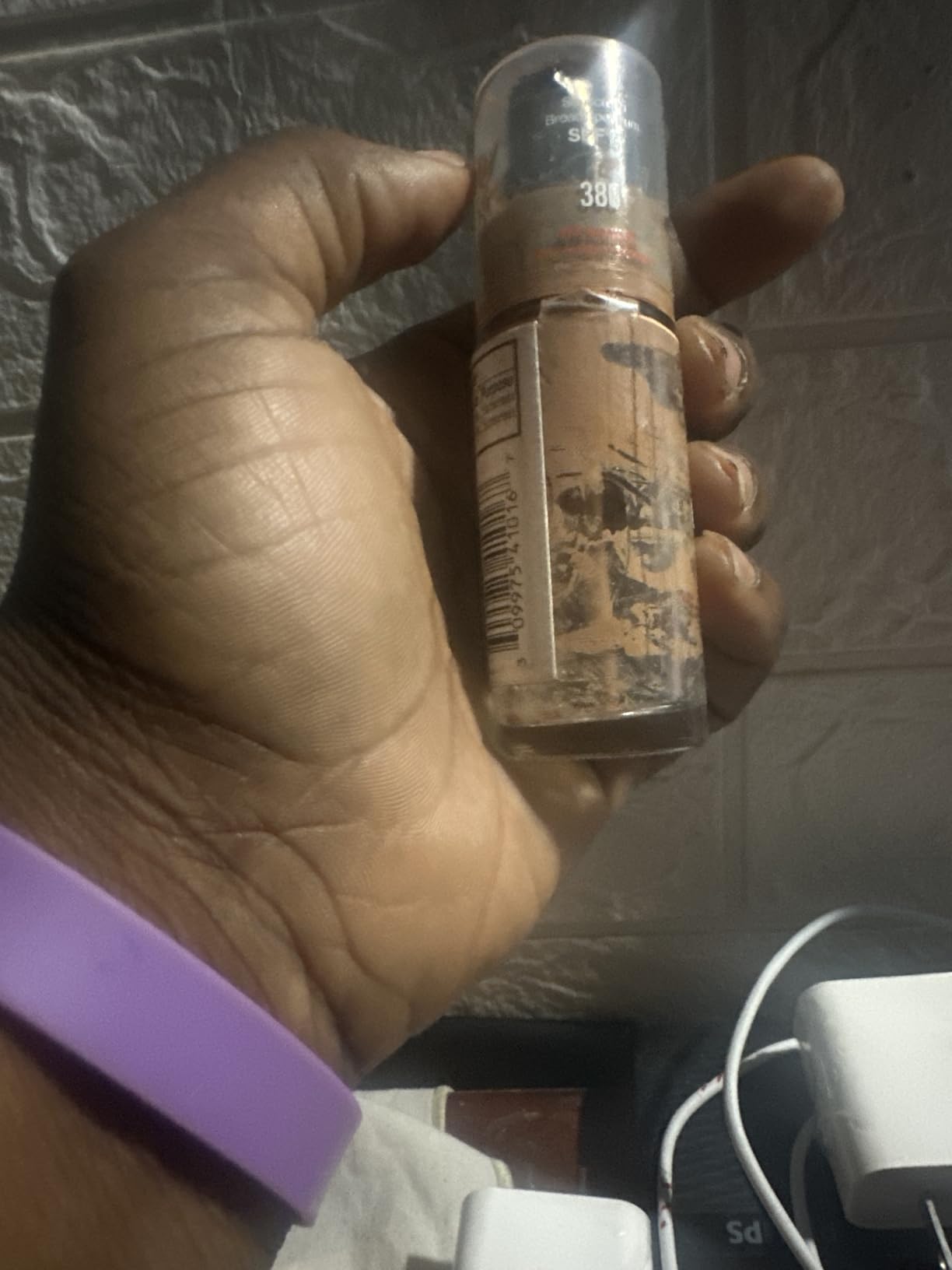 Revlon Liquid Foundation, ColorStay Face Makeup for Combination & Oily Skin, SPF 15, Medium-Full Coverage with Matte Finish, 200 Nude, 1 Fl Oz customer photo 2