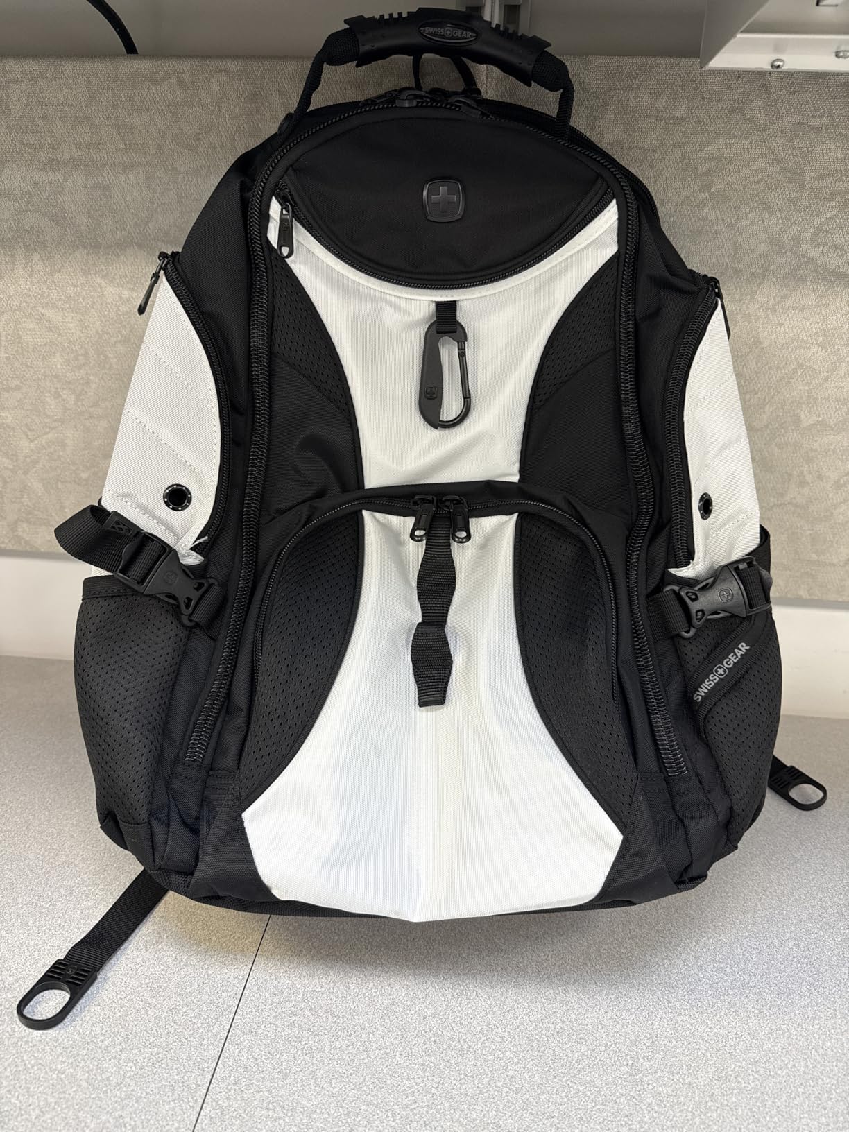 SWISSGEAR 1900 ScanSmart Laptop Backpack, Fits Most 17-Inch Laptops, TSA-Friendly Lay-Flat Design, RFID Protection, and Tablet Pocket, Black, 31L, 18.5-Inch customer photo 1