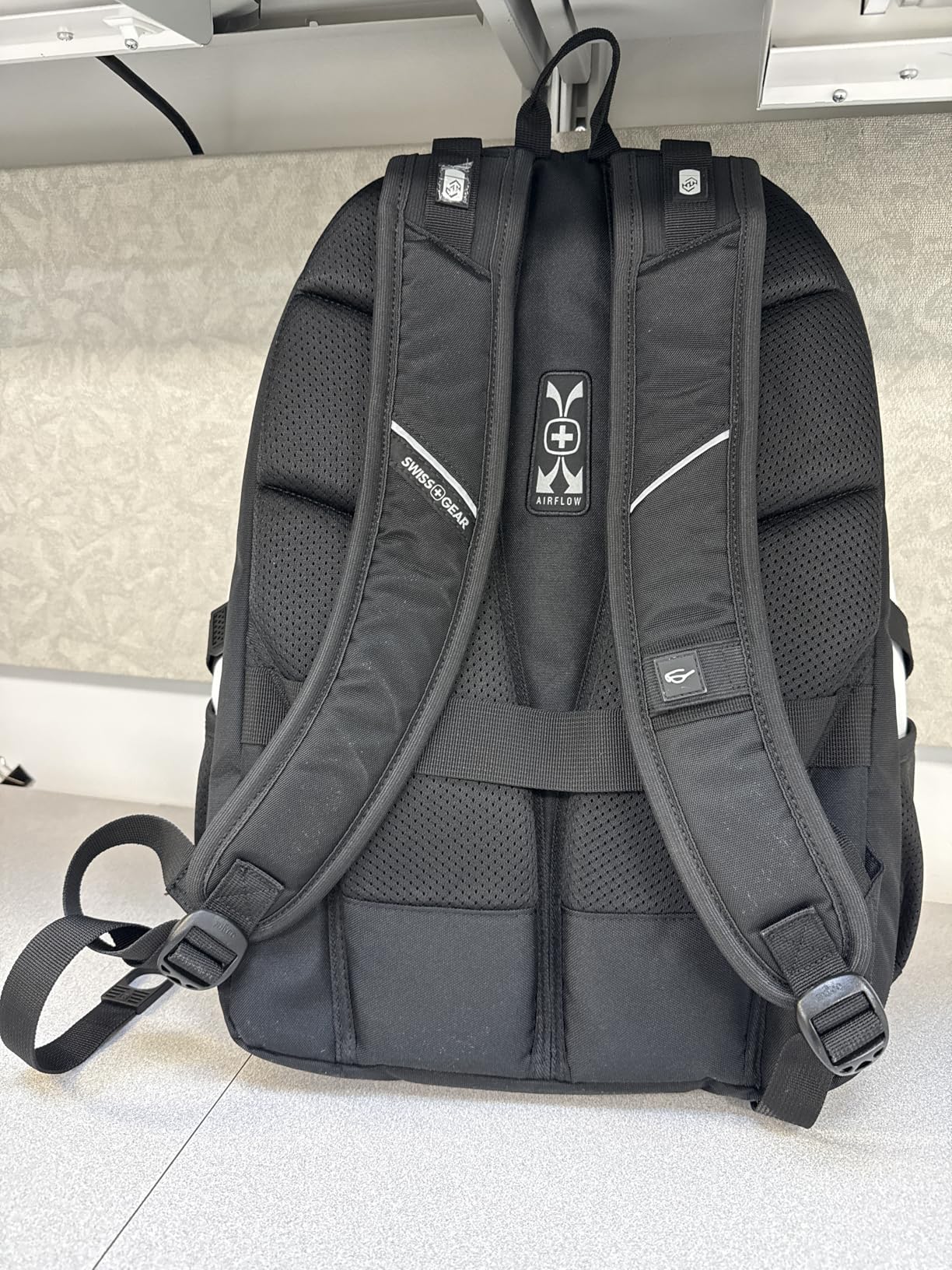 SWISSGEAR 1900 ScanSmart Laptop Backpack, Fits Most 17-Inch Laptops, TSA-Friendly Lay-Flat Design, RFID Protection, and Tablet Pocket, Black, 31L, 18.5-Inch customer photo 2