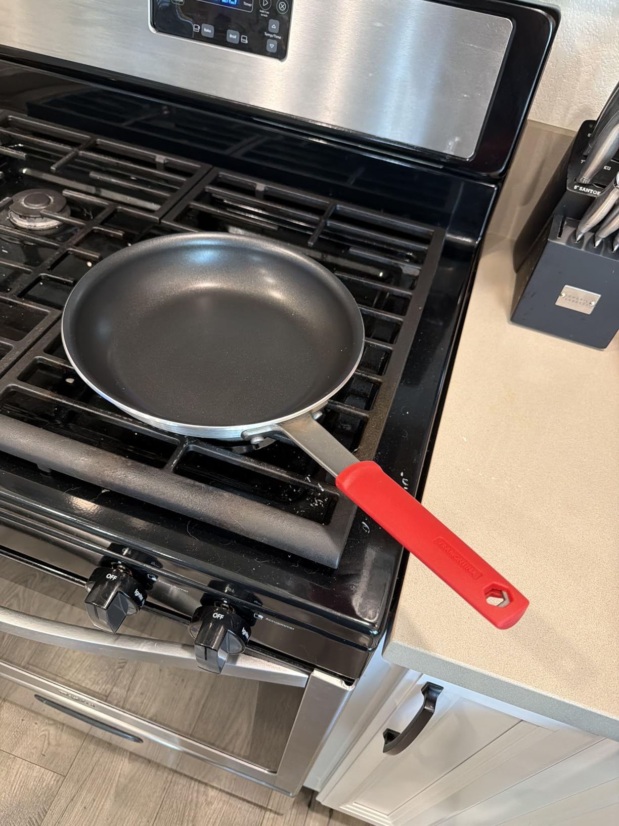 Tramontina Professional 12-Inch Non Stick Large Frying Pan, Heavy-Gauge Aluminum Skillet with Reinforced Nonstick Coating, Red Handle, Dishwasher and Oven Safe customer photo 2