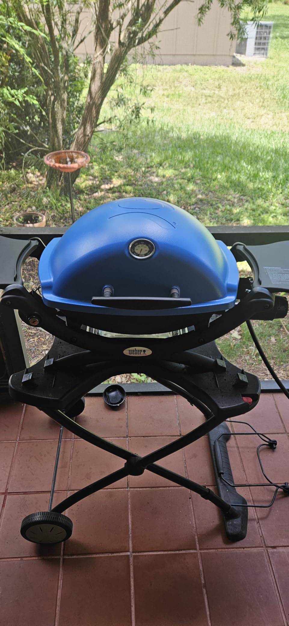 Weber Q1200 Liquid Propane Portable Gas Grill, Titanium customer photo 1