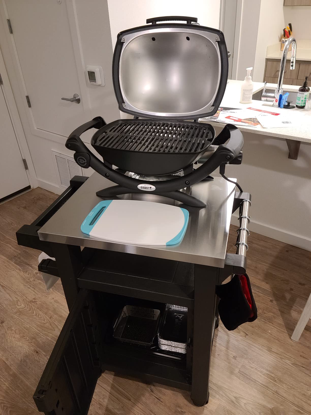 Weber Q1400 Electric Grill, Gray - Portable 1560-Watt Outdoor Electric BBQ with Porcelain-Enameled Cast-Iron Grates - Compact Balcony & Patio Grill customer photo 1