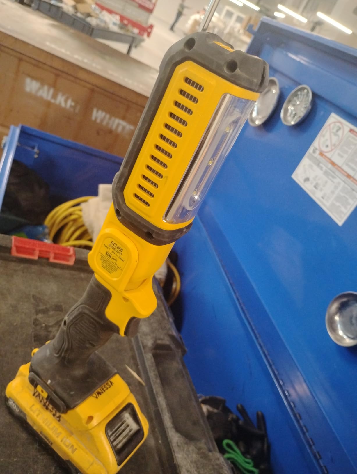 DeWalt 20V MAX LED Work Light, Rechargeable Flashlight, Pivoting Head, Bare Tool Only (DCL050) customer photo 1