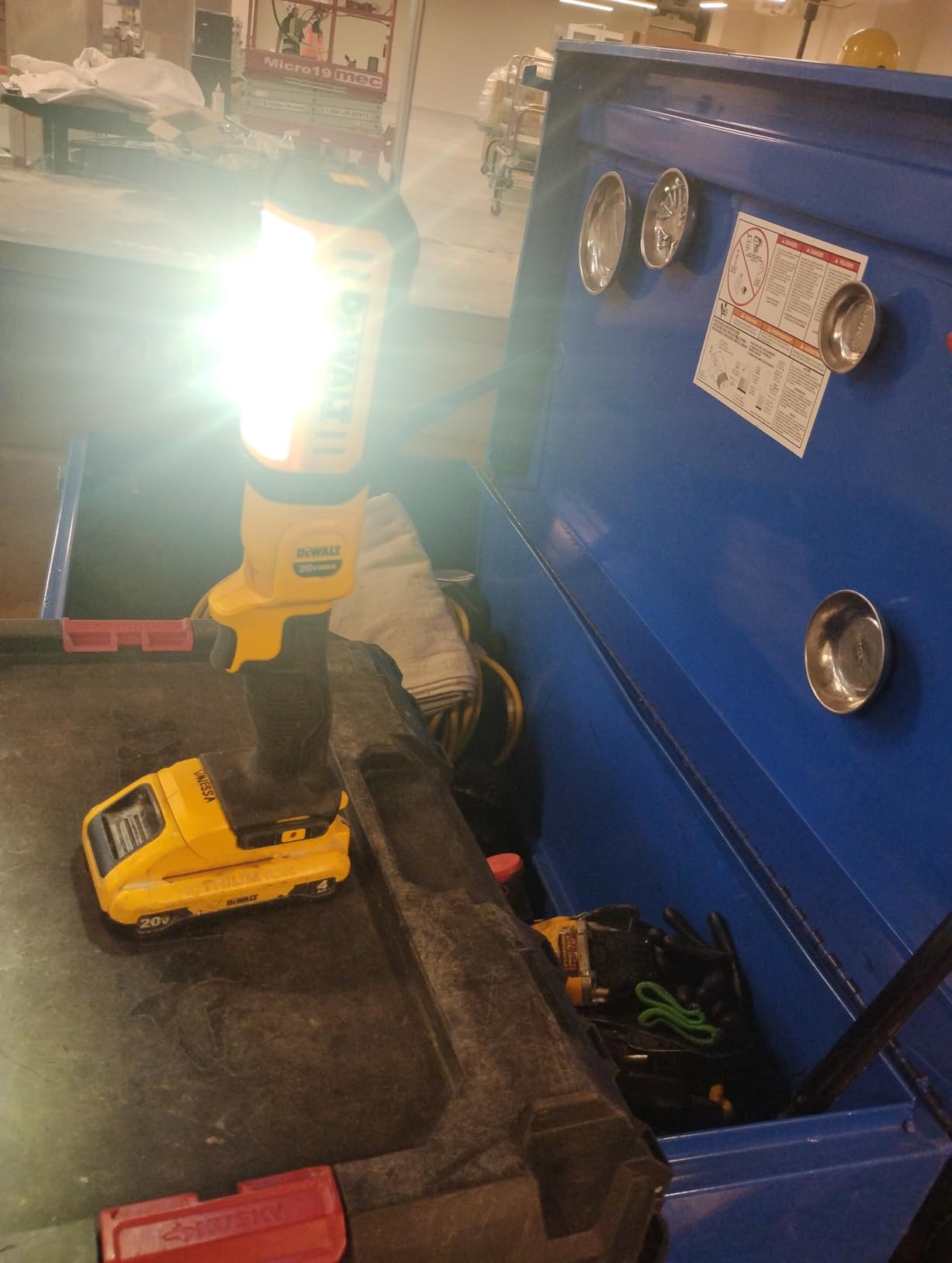 DeWalt 20V MAX LED Work Light, Rechargeable Flashlight, Pivoting Head, Bare Tool Only (DCL050) customer photo 2