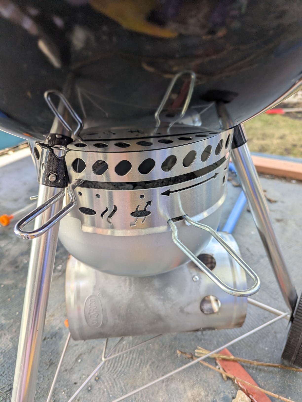 Weber Original Kettle Premium Charcoal Grill, 22-Inch, Black customer photo 1