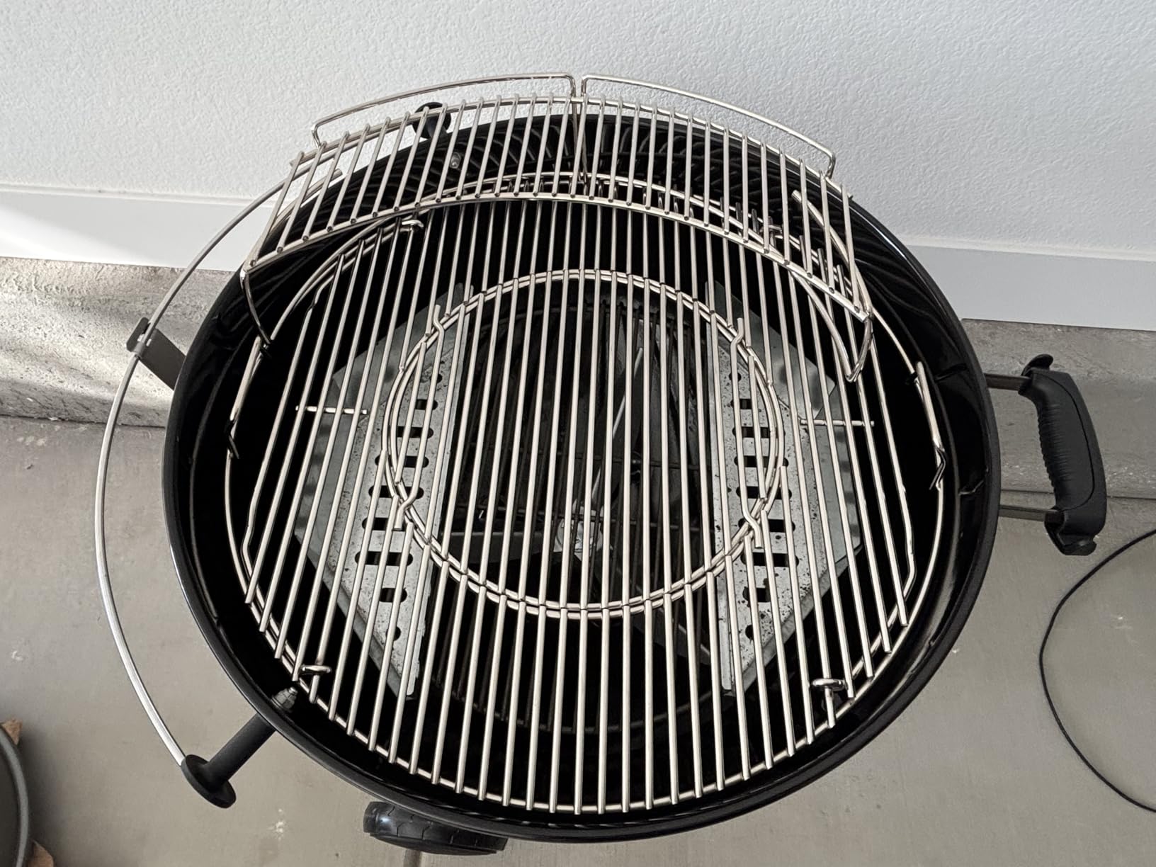 Weber Master-Touch Charcoal Grill, 22-Inch, Black customer photo 2